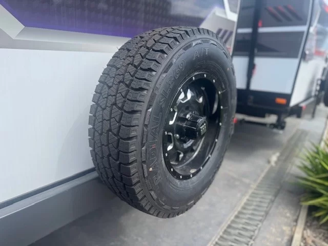 MY25 Musketeer Camelot