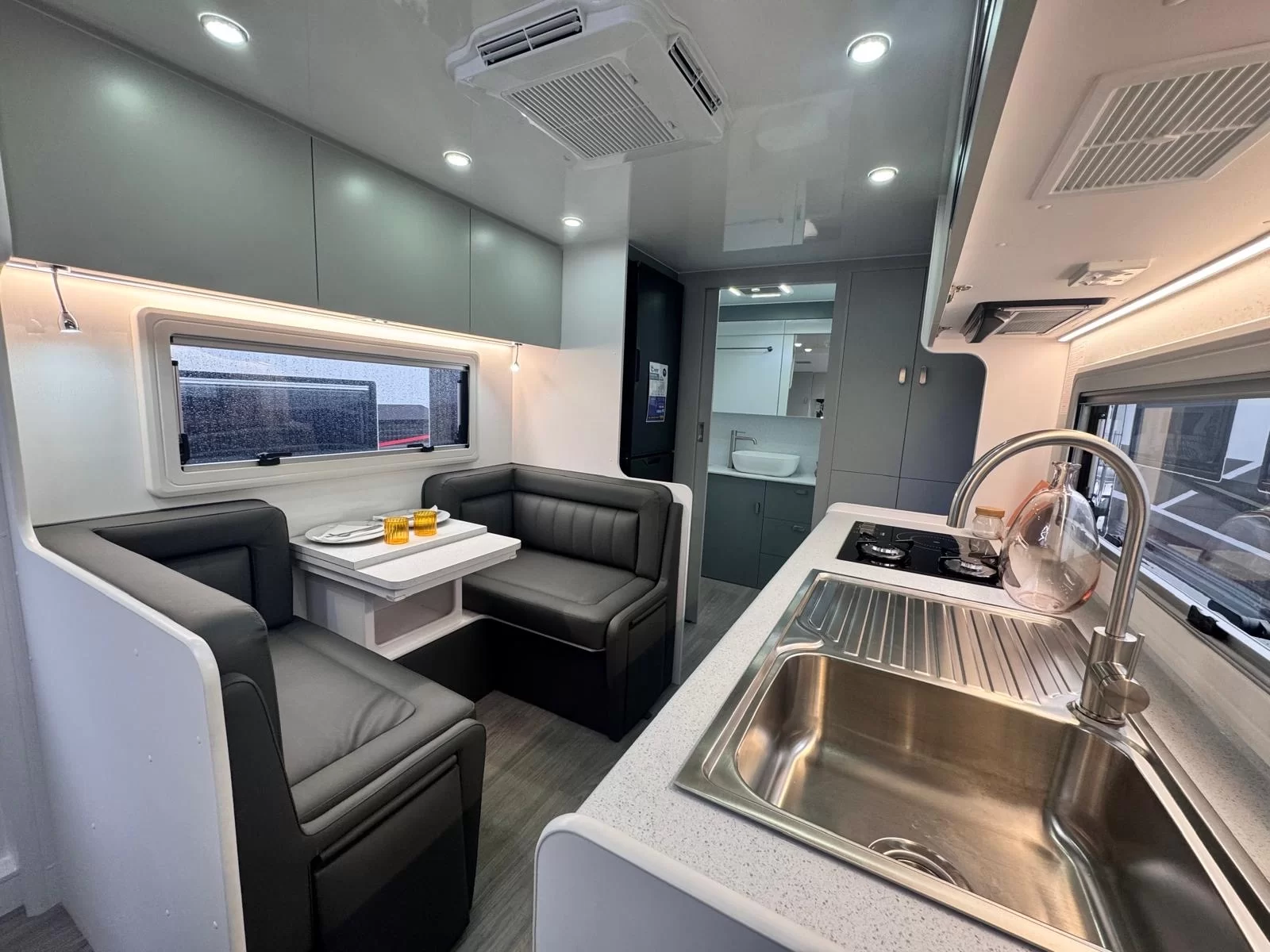 MY25 Musketeer Camelot