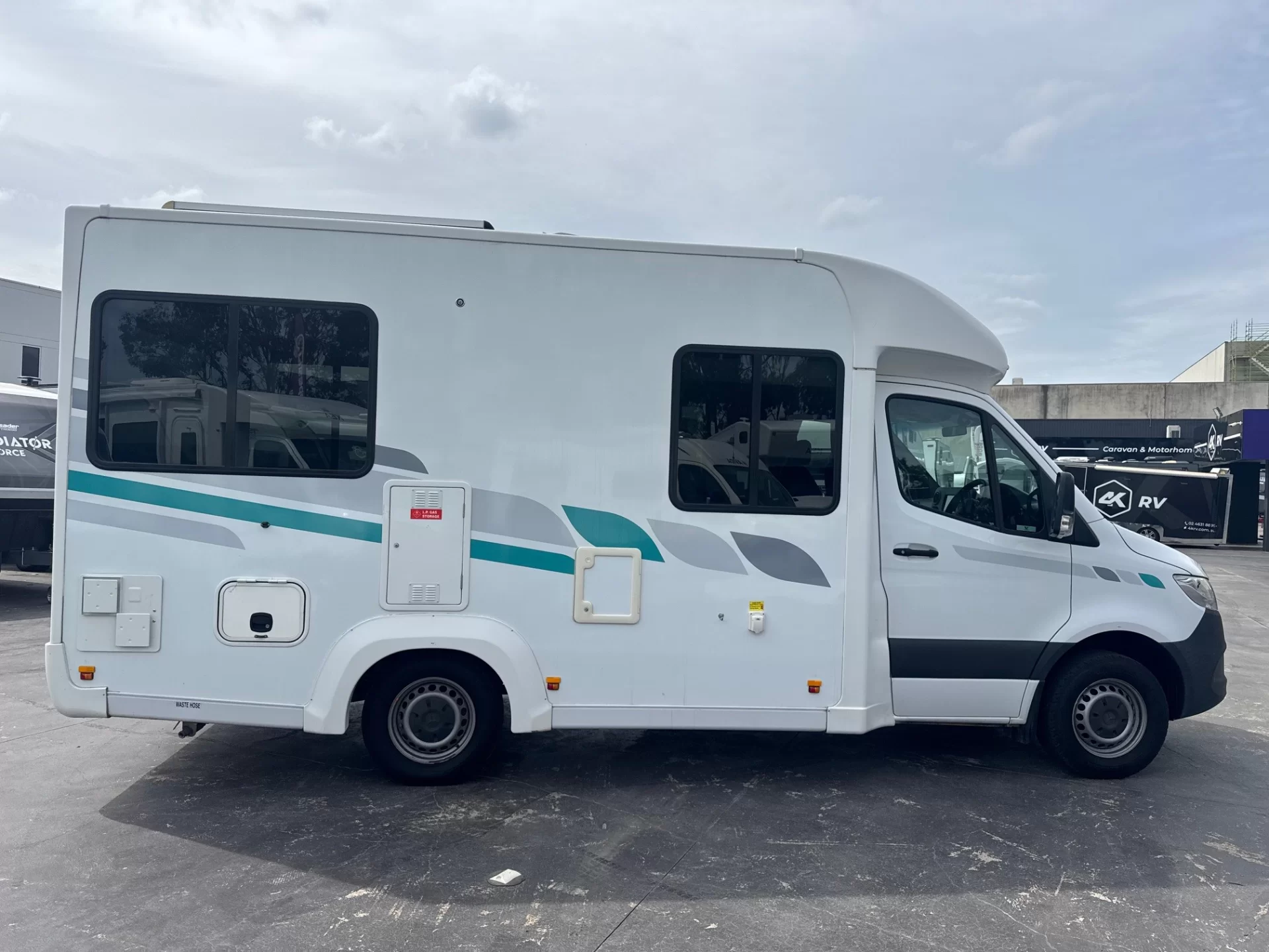 Discovery M660 4 Berth