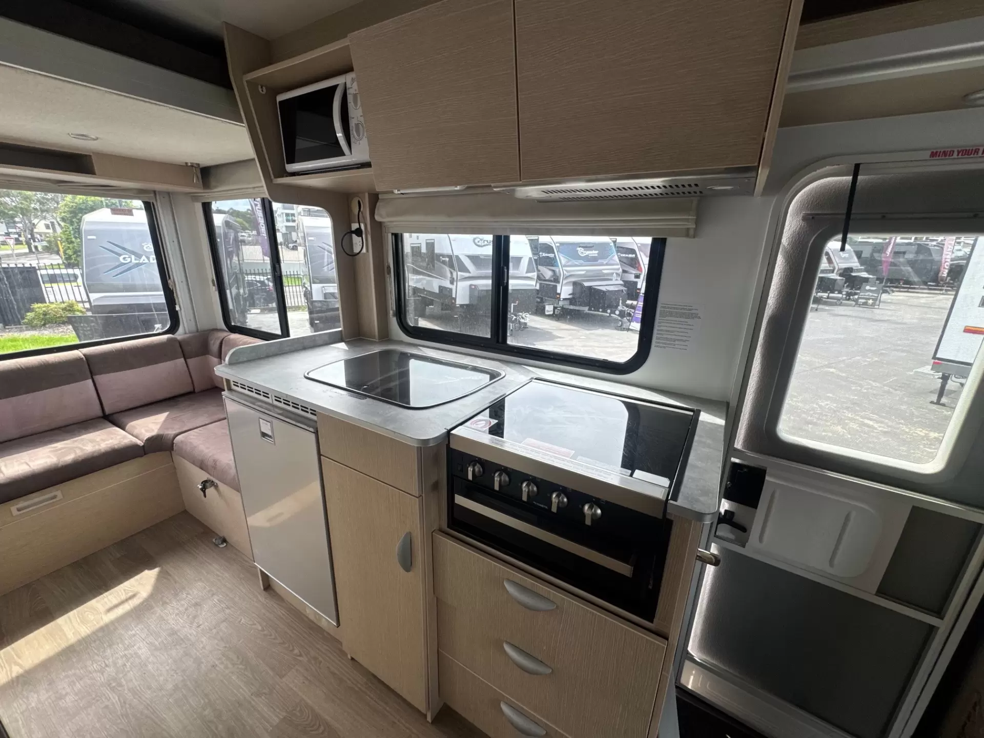 Discovery M660 4 Berth