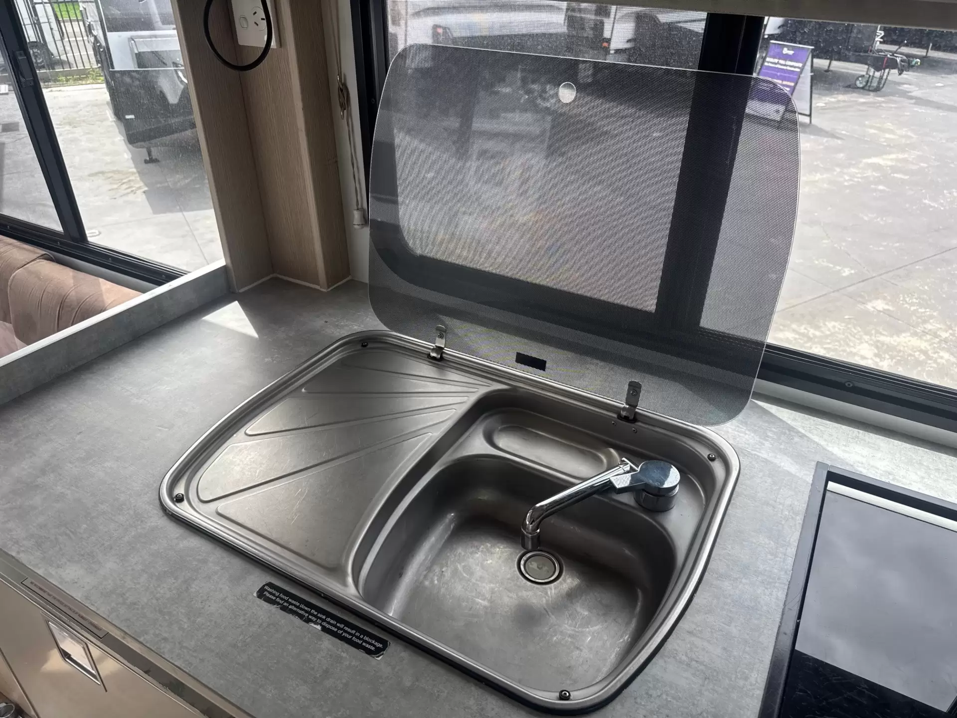 Discovery M660 4 Berth