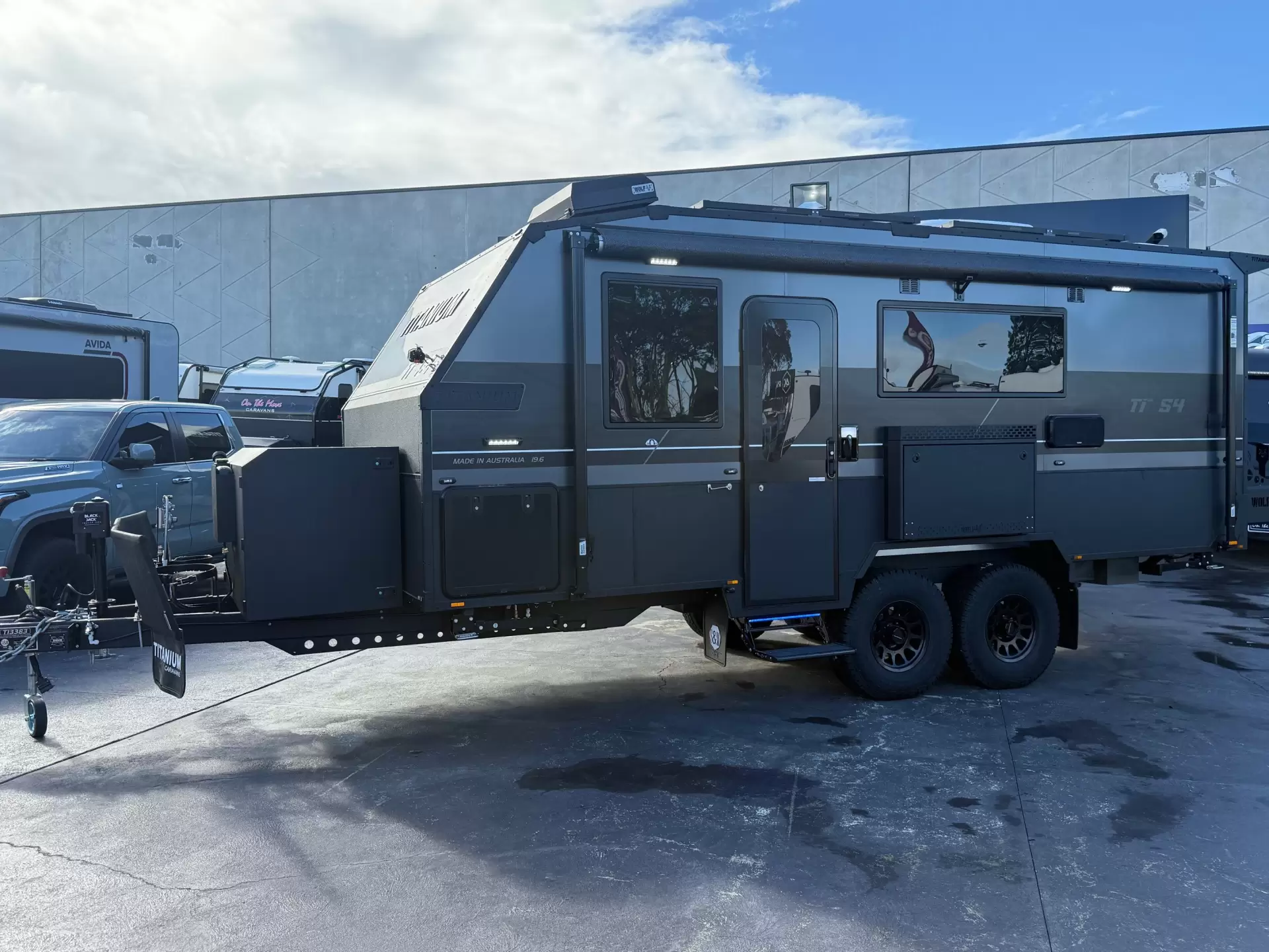 S4 19'6 Front Door (196FD)