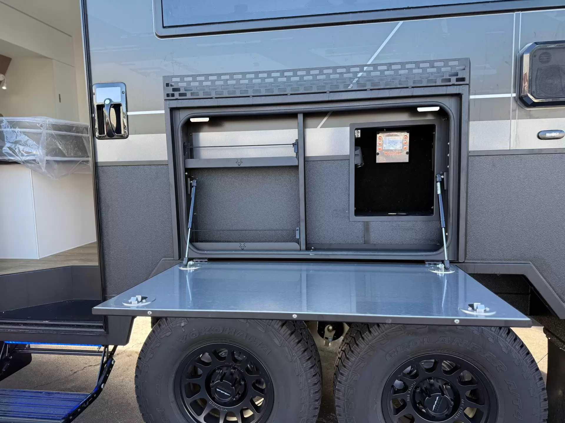 S4 19'6 Front Door (196FD)