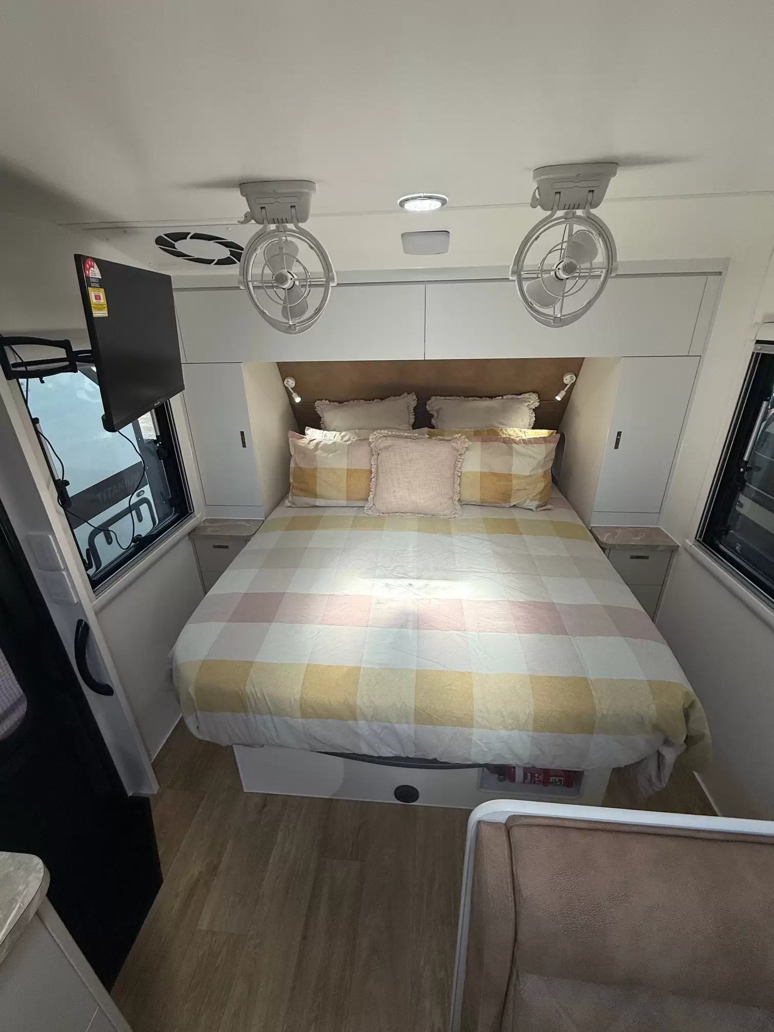 S4 19'6 Front Door (196FD)