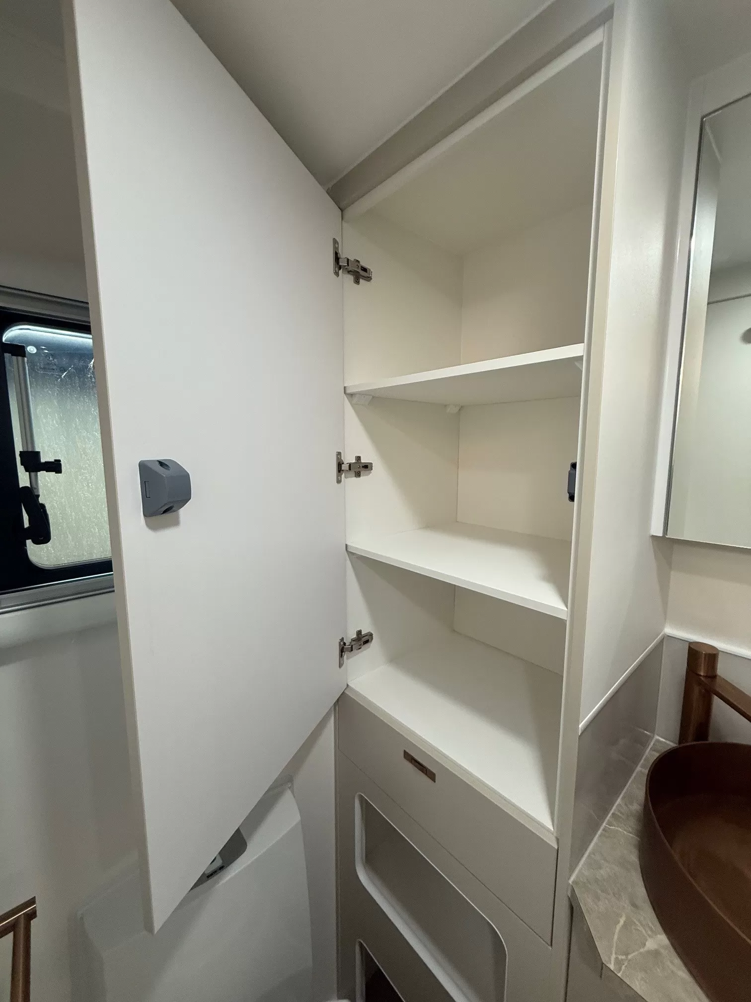 S4 19'6 Front Door (196FD)