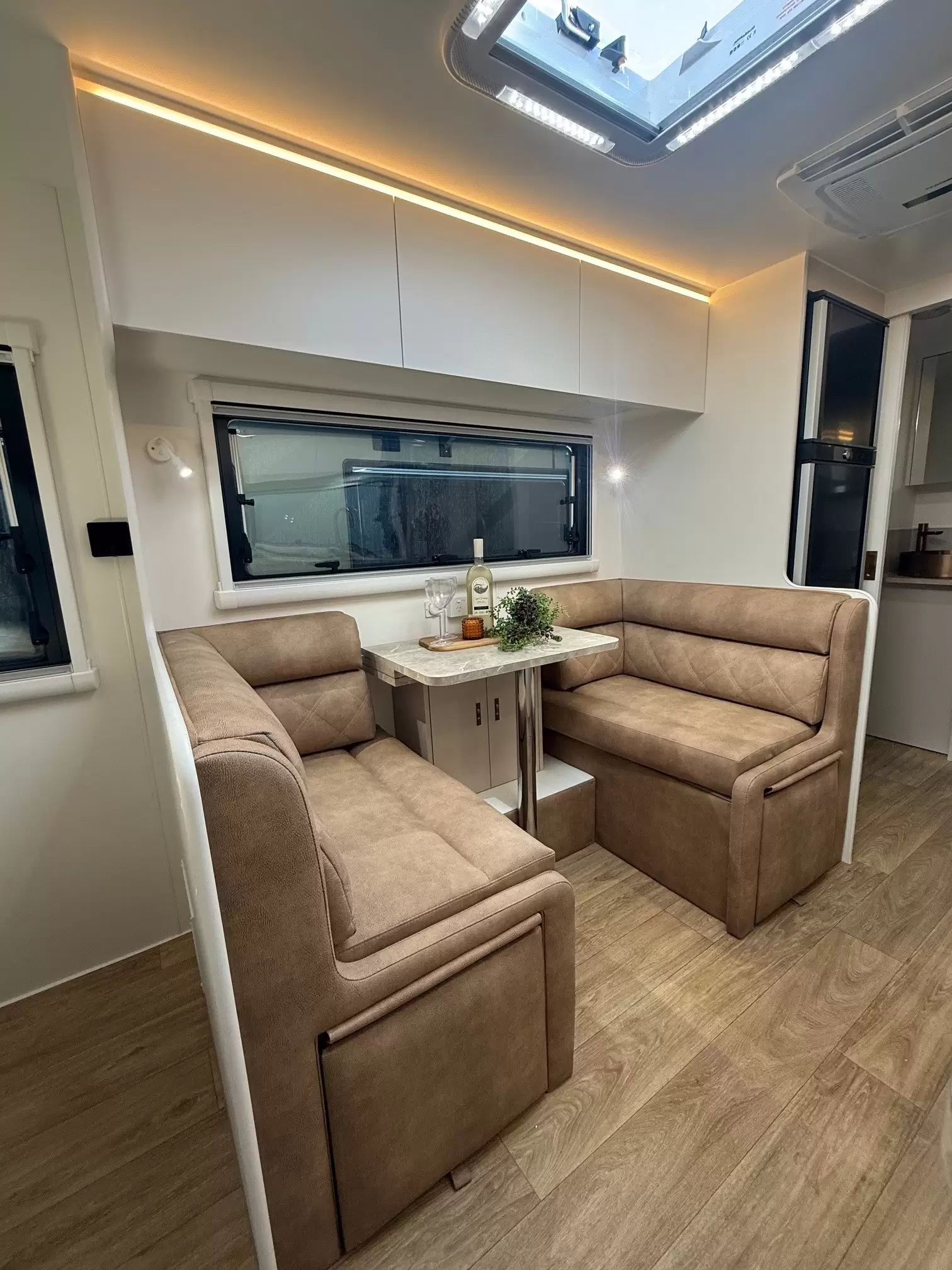 S4 19'6 Front Door (196FD)