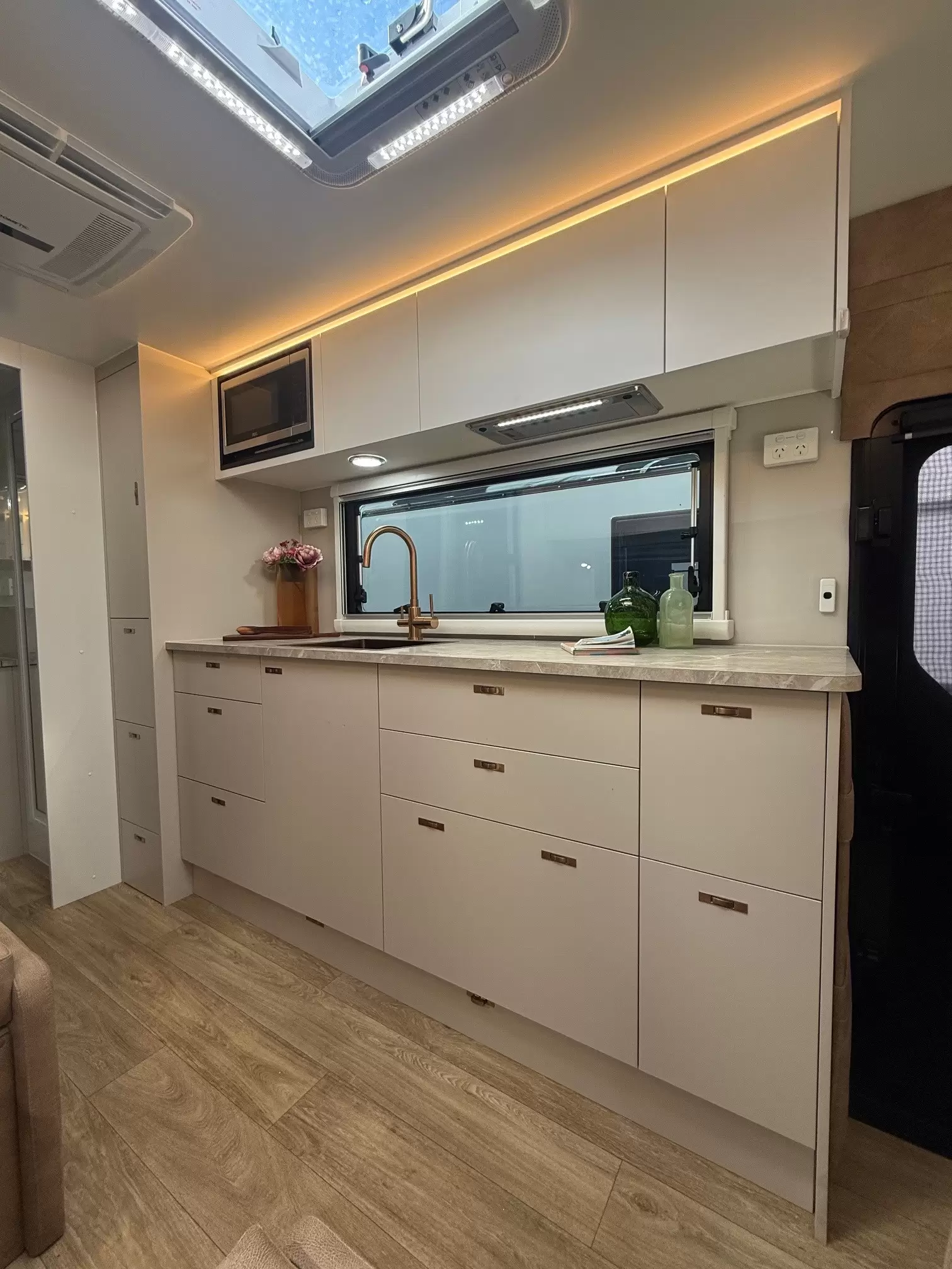 S4 19'6 Front Door (196FD)