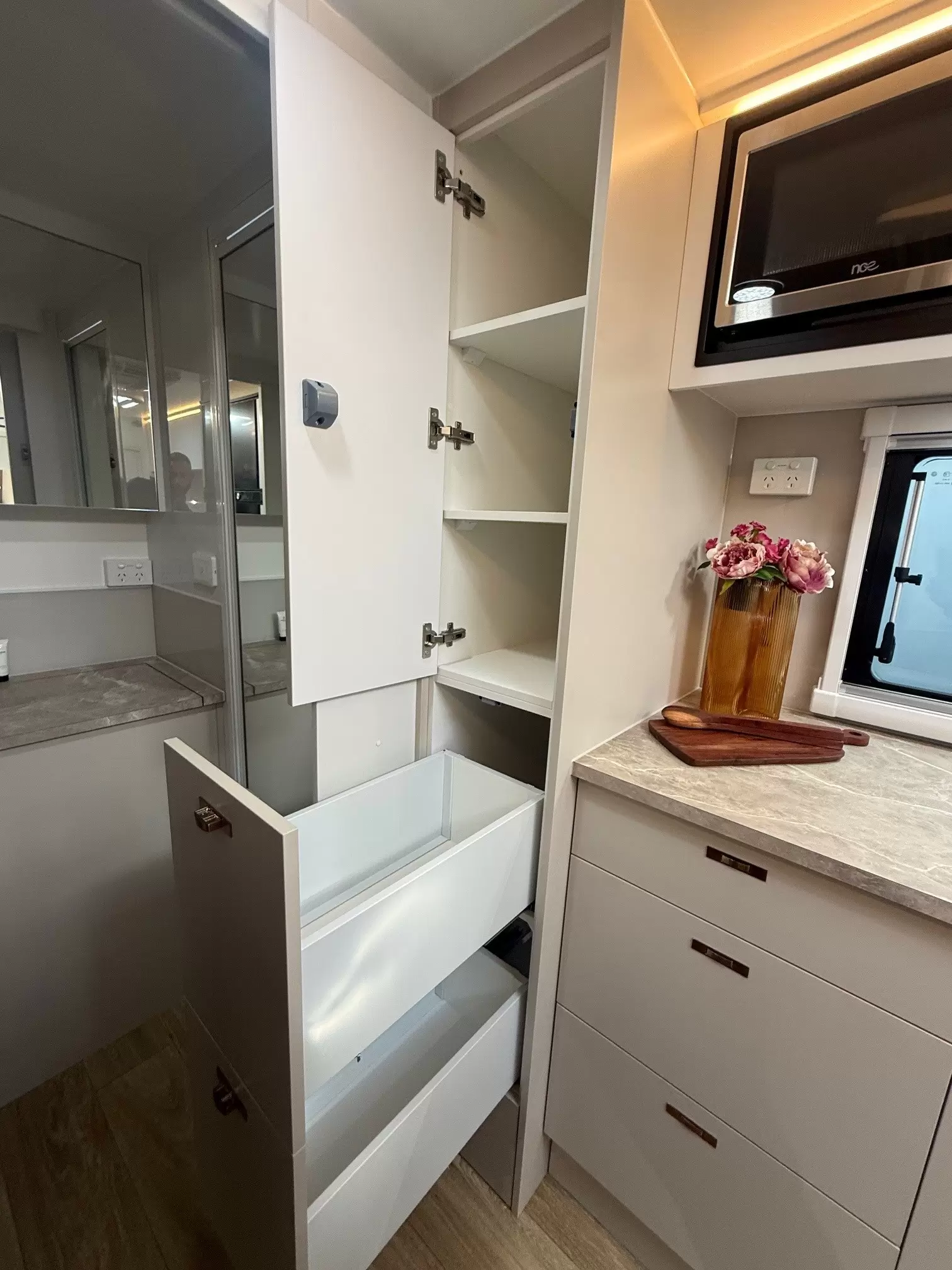 S4 19'6 Front Door (196FD)