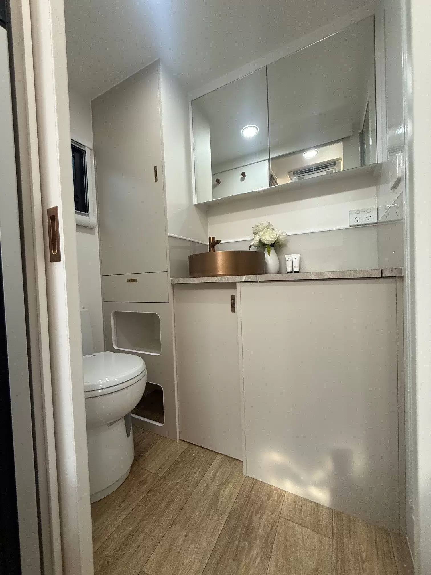 S4 19'6 Front Door (196FD)