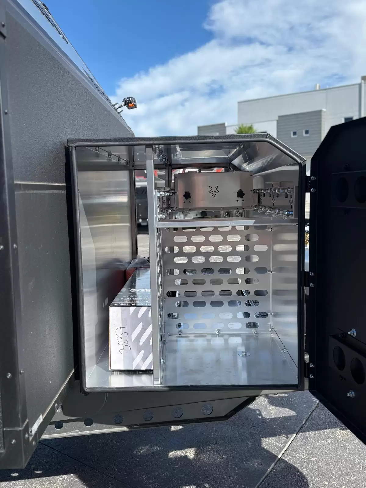 S3 19'6 Queen East-West Bunk (196D/T)