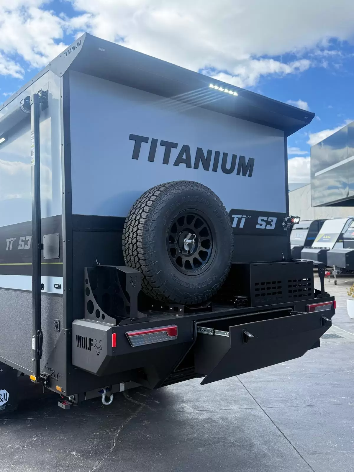 S3 19'6 Queen East-West Bunk (196D/T)