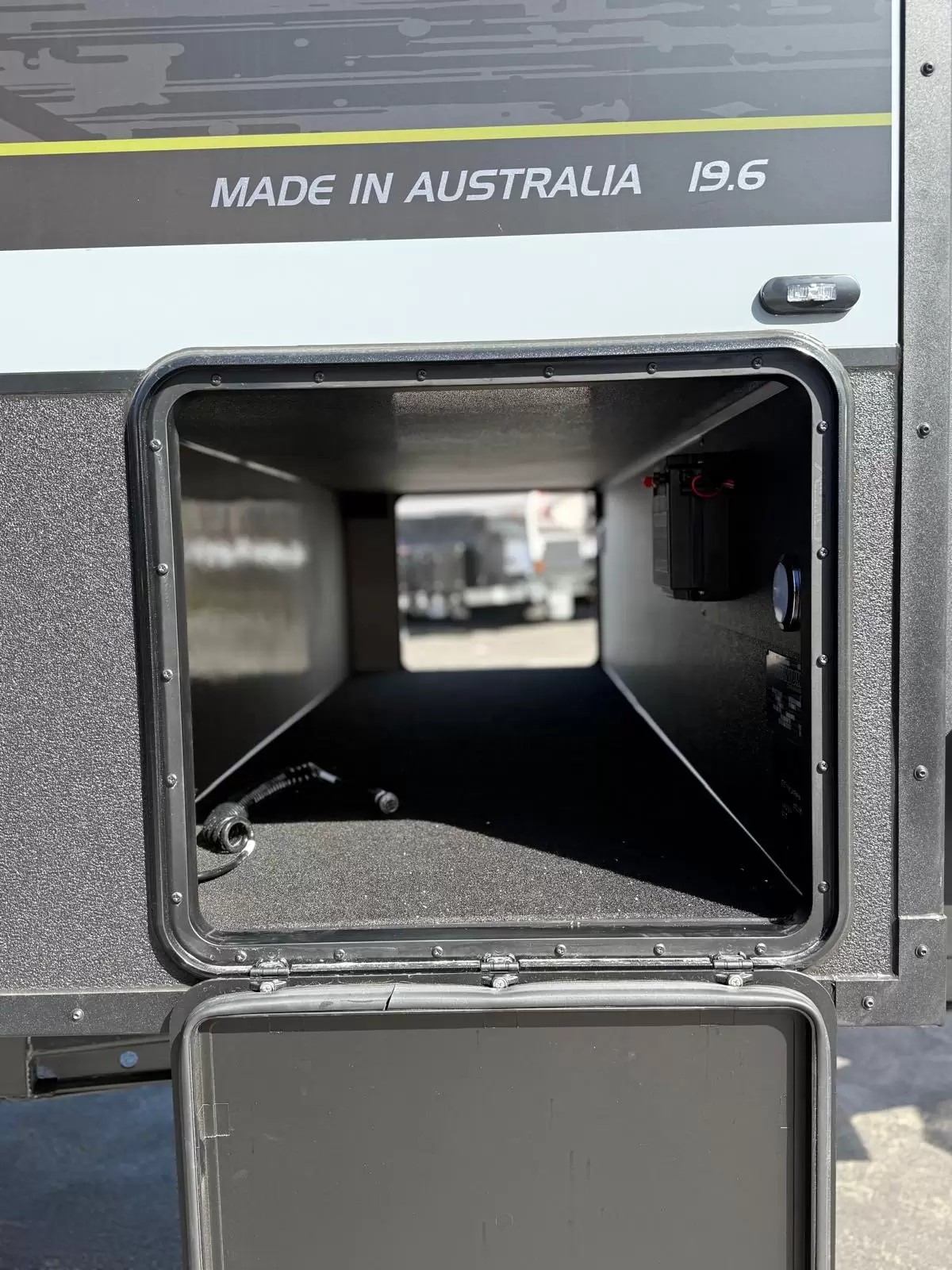 S3 19'6 Queen East-West Bunk (196D/T)