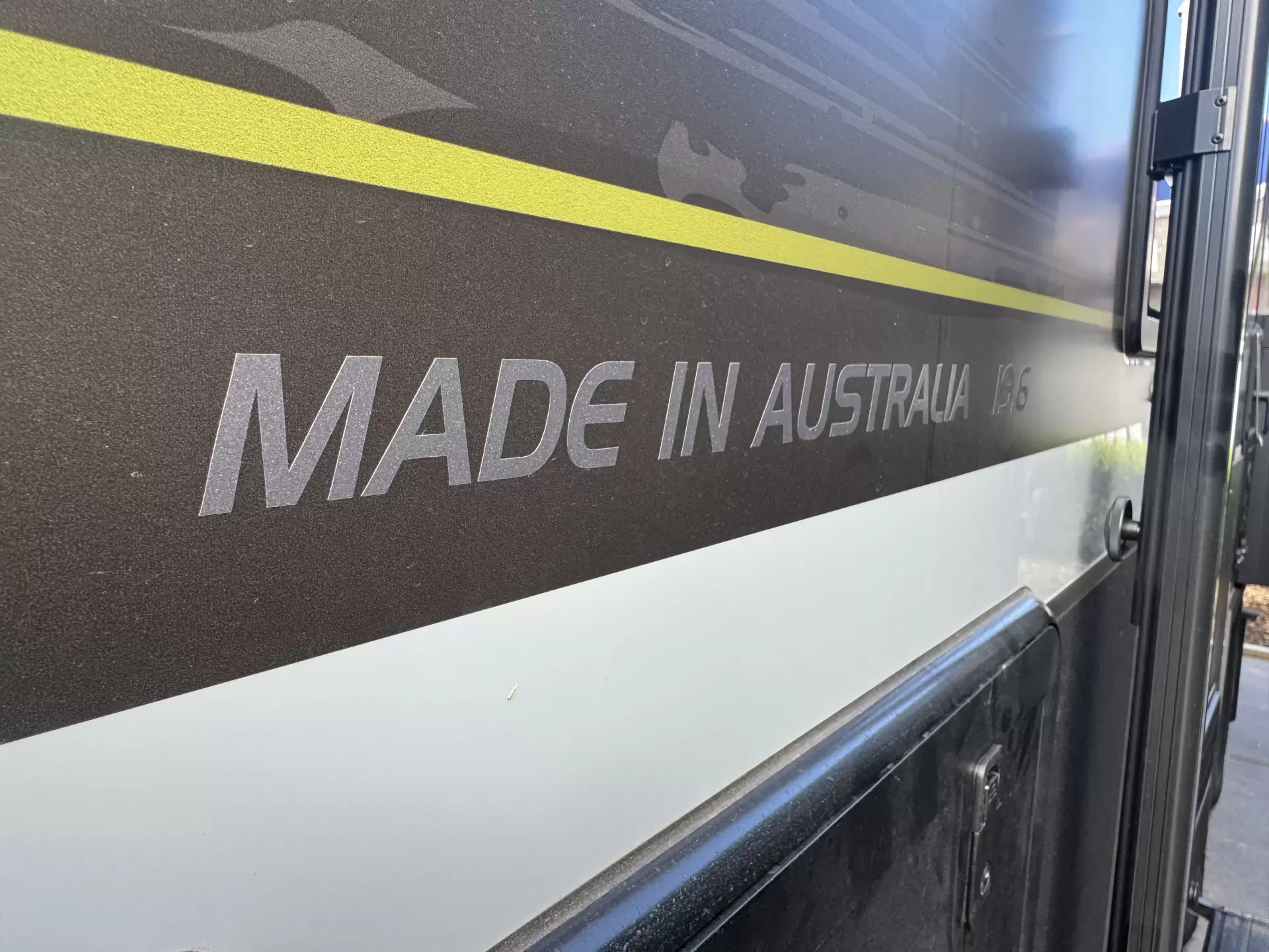 S3 19'6 Queen East-West Bunk (196D/T)