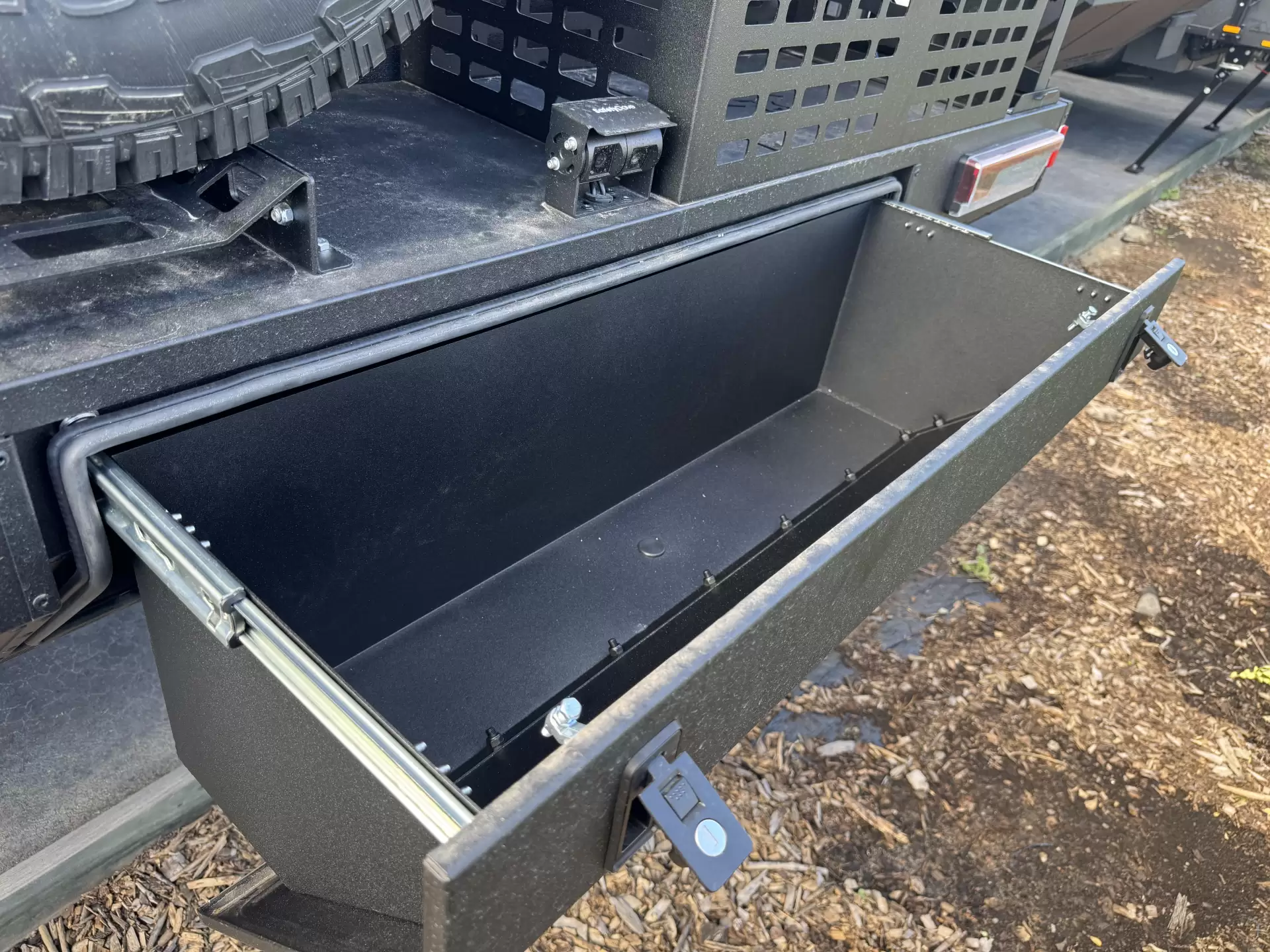 S3 19'6 Queen East-West Bunk (196D/T)