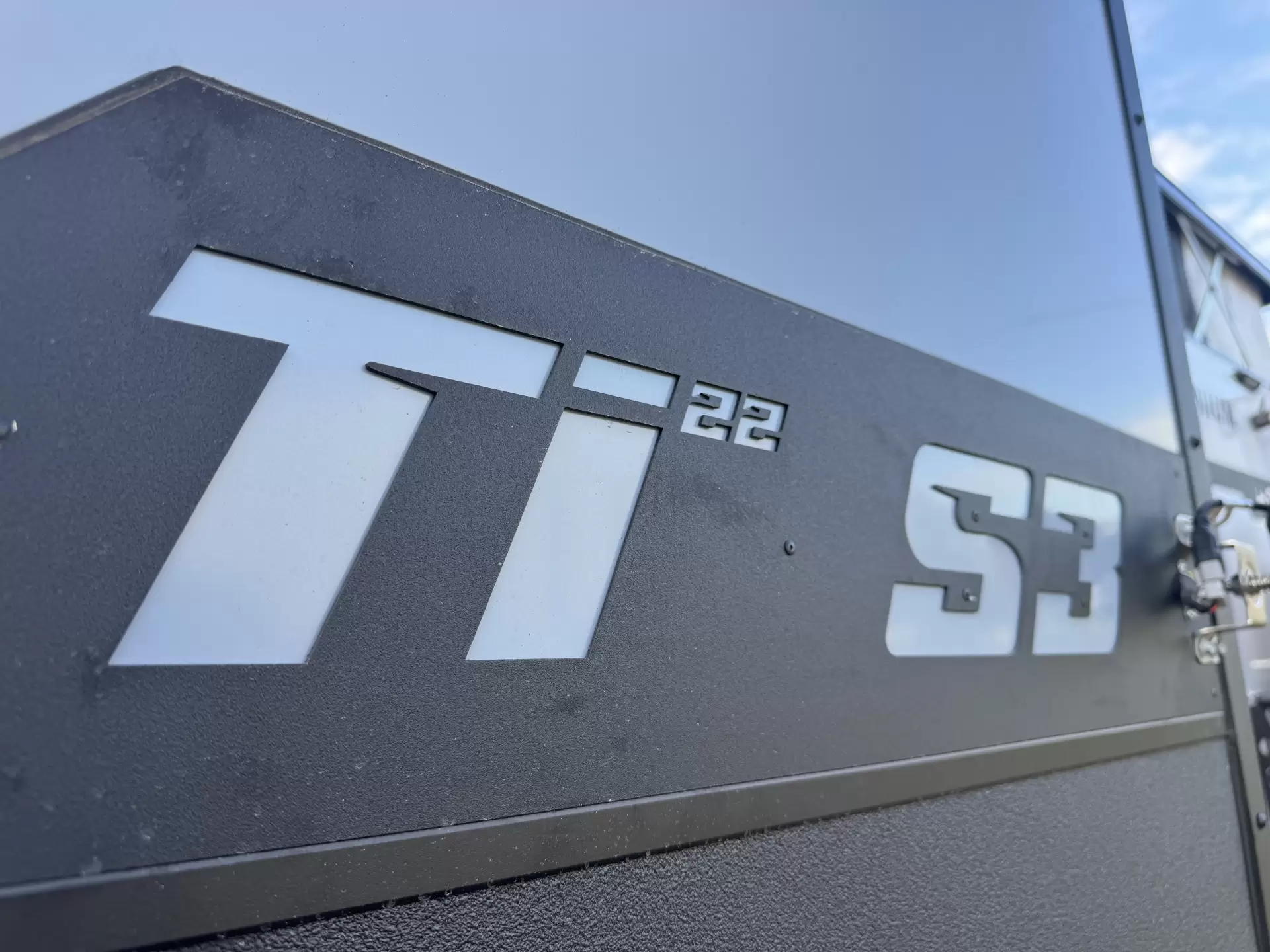 S3 19'6 Queen East-West Bunk (196D/T)