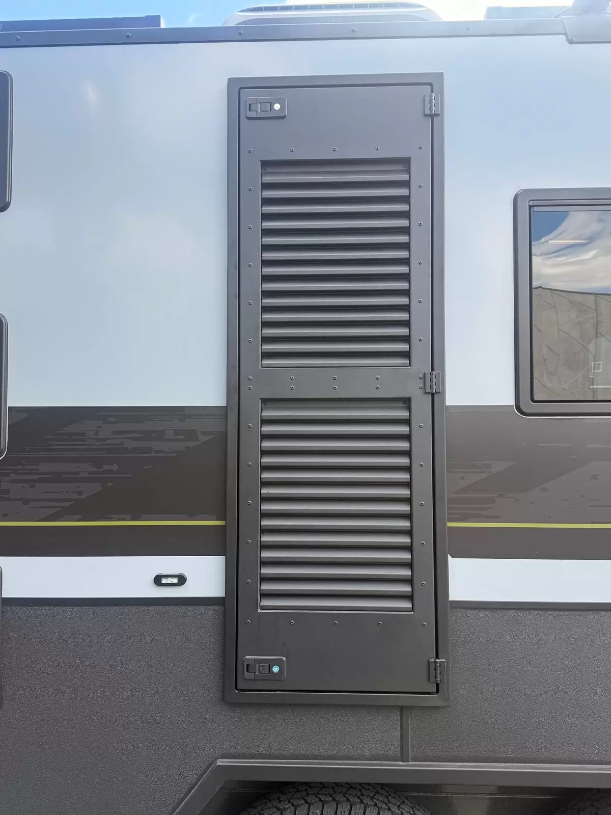 S3 19'6 Queen East-West Bunk (196D/T)