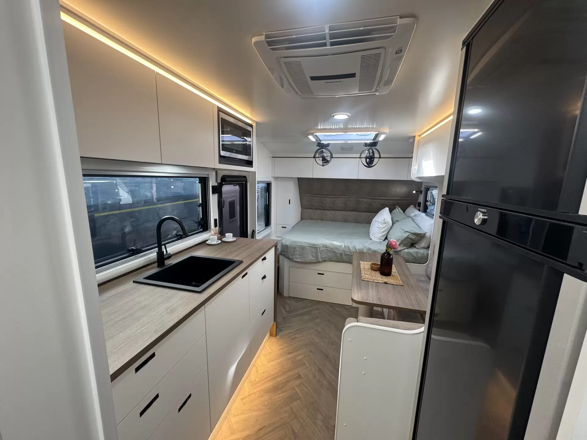 S3 19'6 Queen East-West Bunk (196D/T)