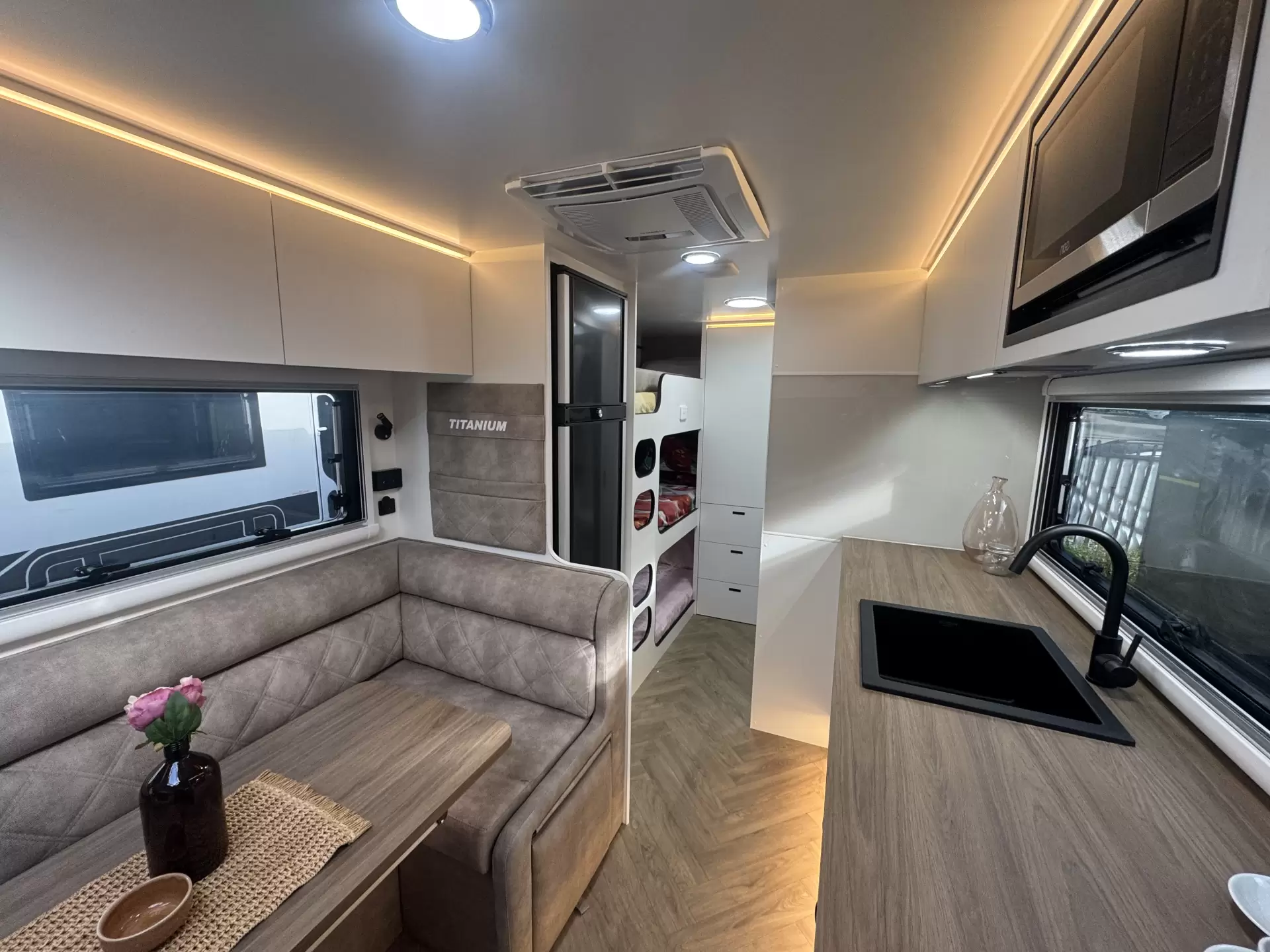 S3 19'6 Queen East-West Bunk (196D/T)