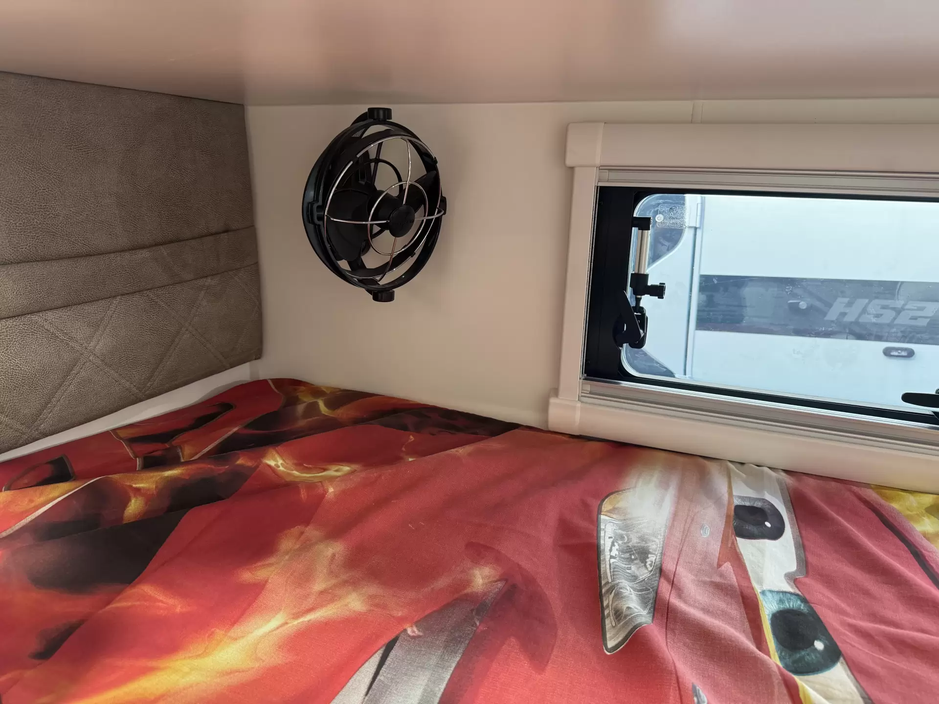 S3 19'6 Queen East-West Bunk (196D/T)