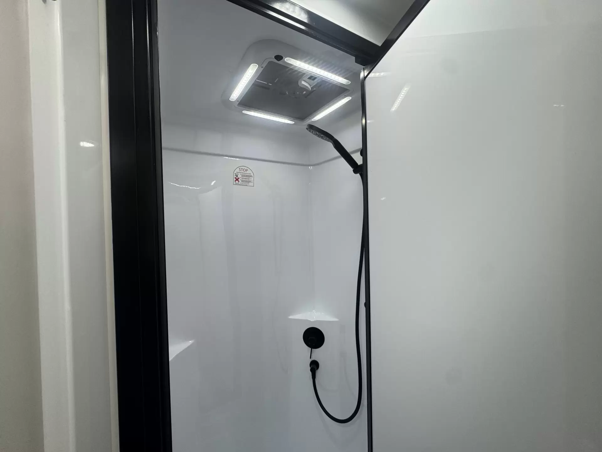 S3 19'6 Queen East-West Bunk (196D/T)