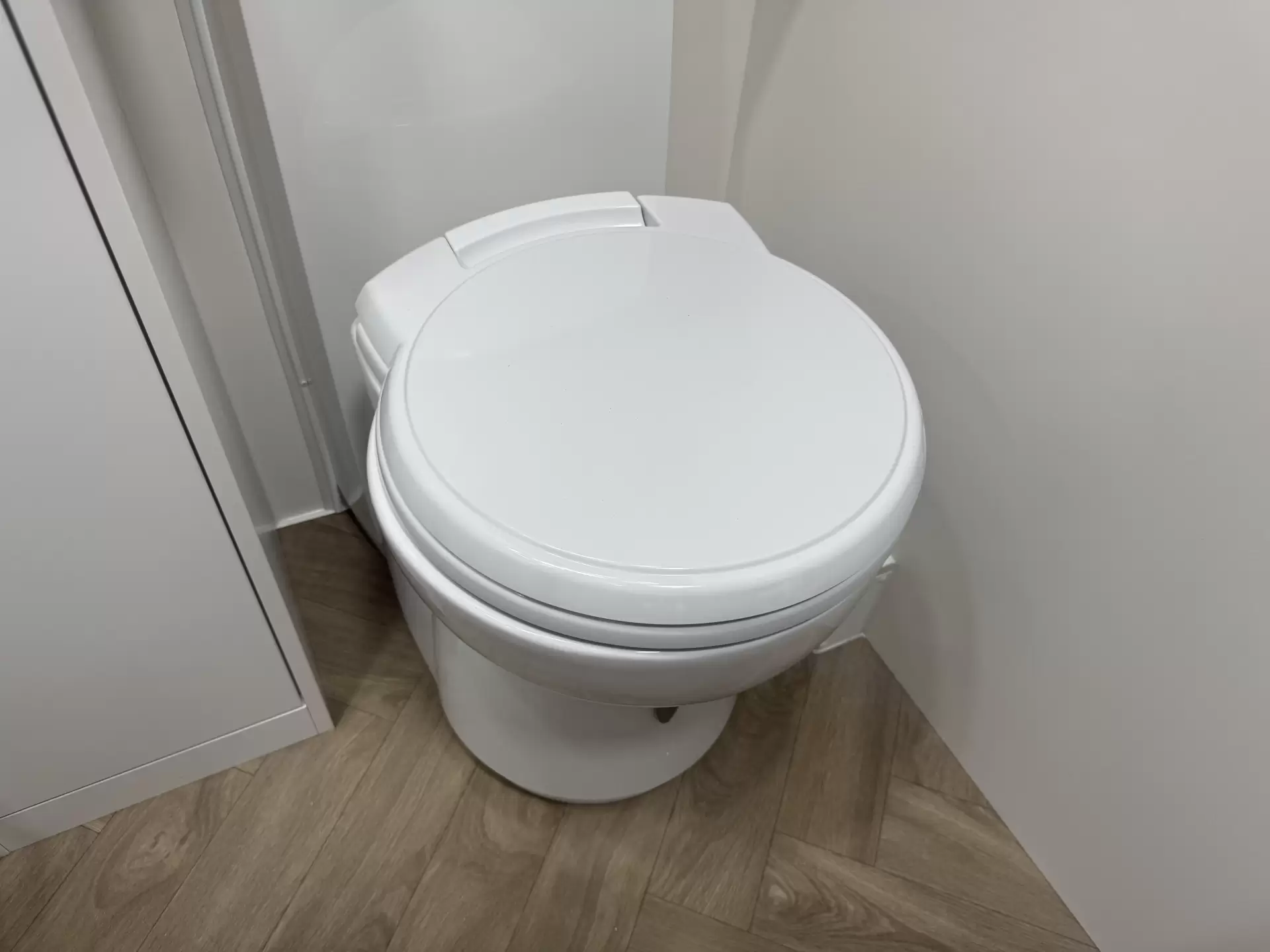 S3 19'6 Queen East-West Bunk (196D/T)