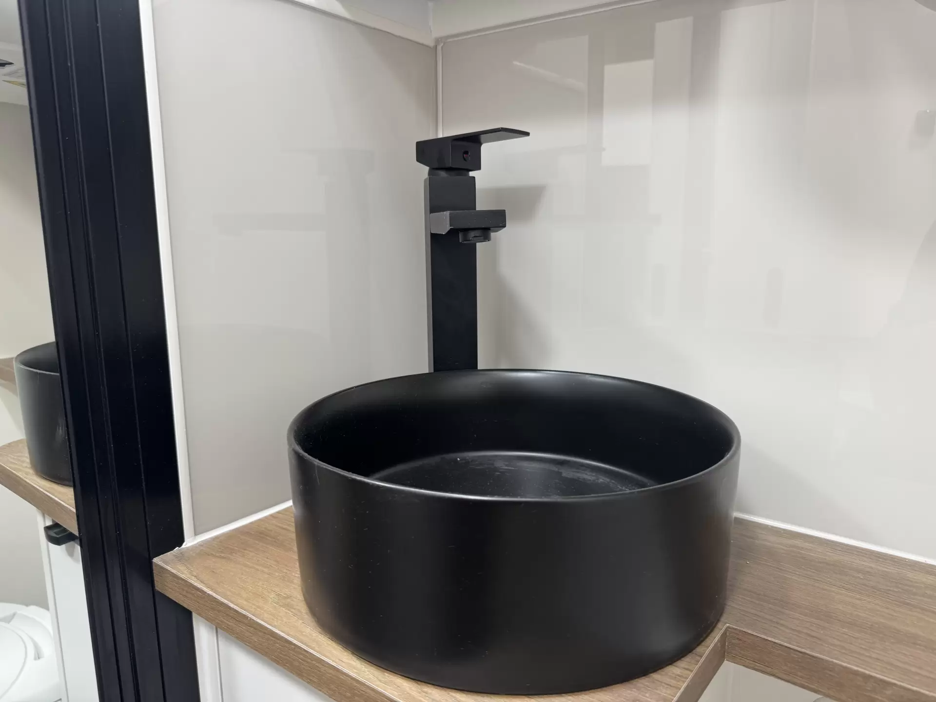 S3 19'6 Queen East-West Bunk (196D/T)