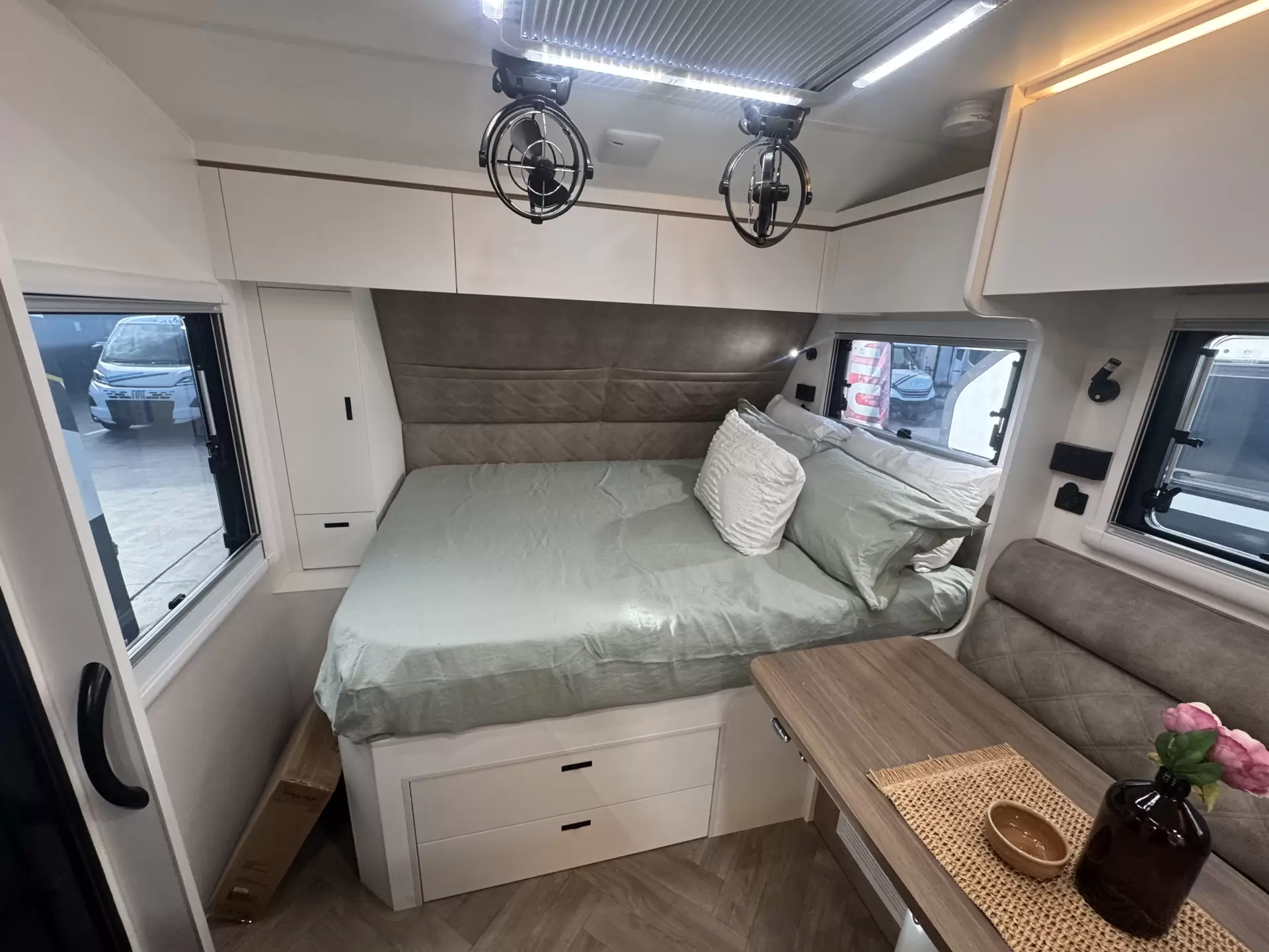 S3 19'6 Queen East-West Bunk (196D/T)