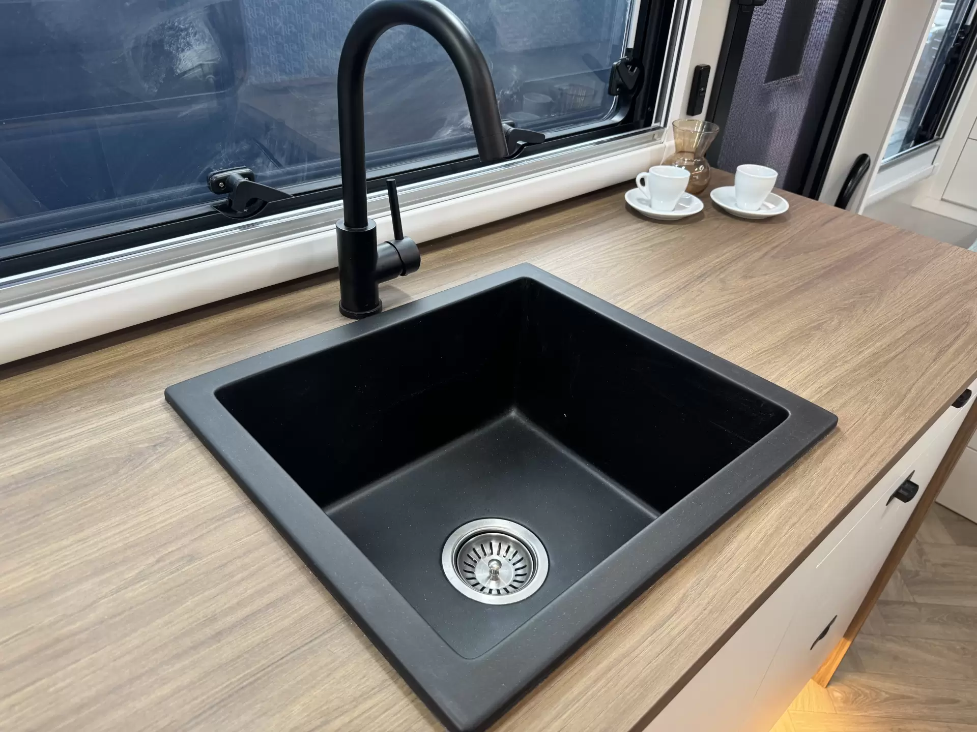 S3 19'6 Queen East-West Bunk (196D/T)