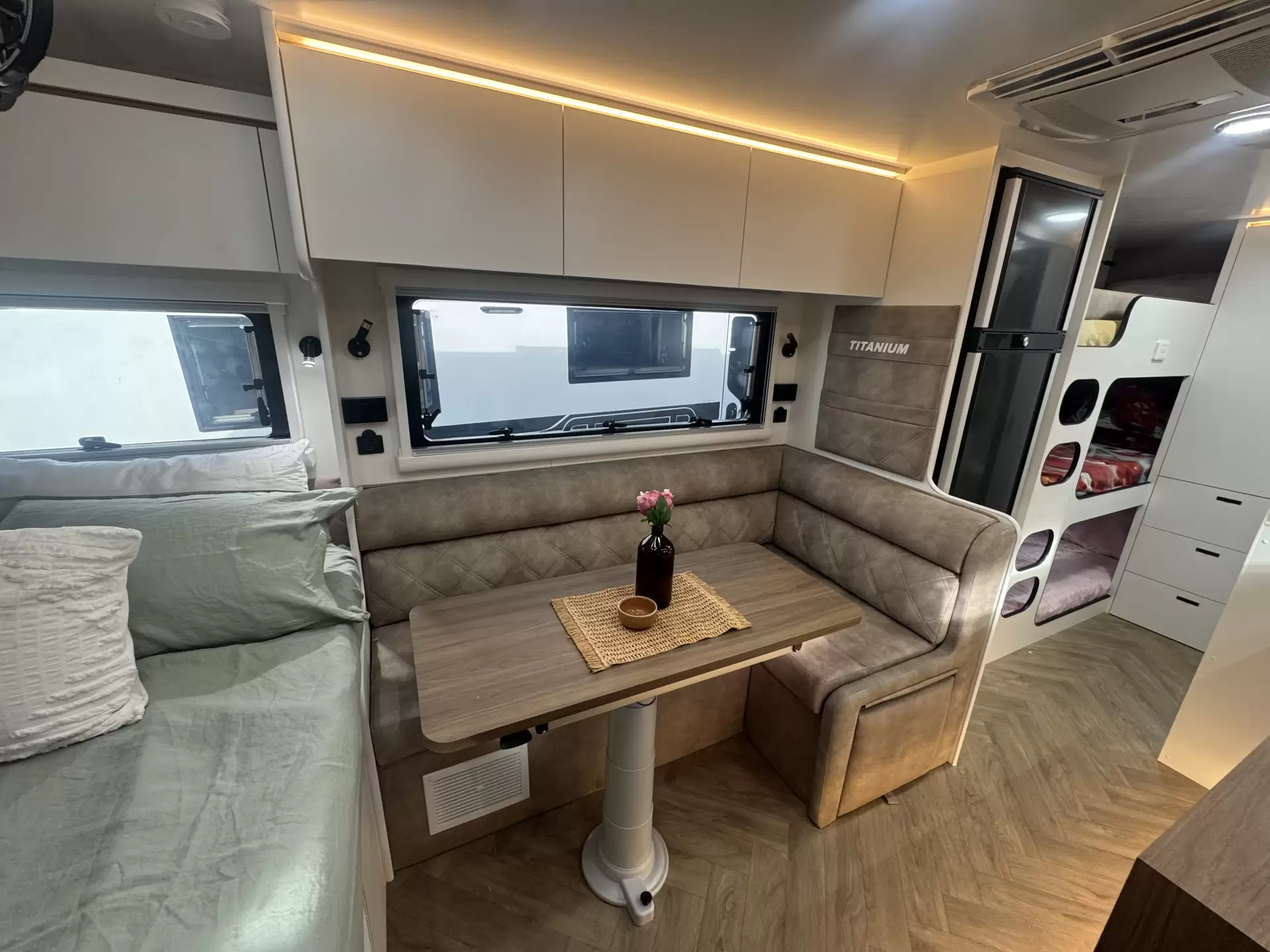 S3 19'6 Queen East-West Bunk (196D/T)