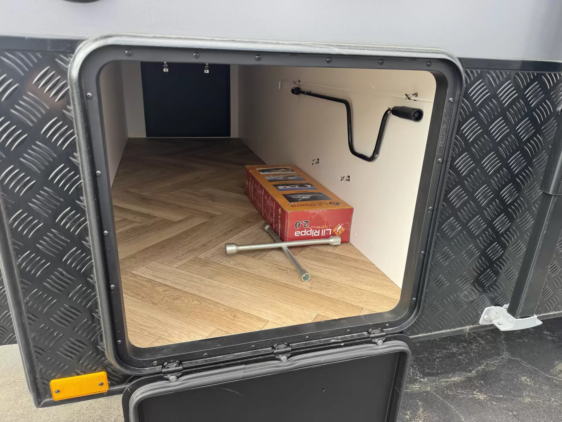 ExplorXX Tourer 19.6 Wide Bunk