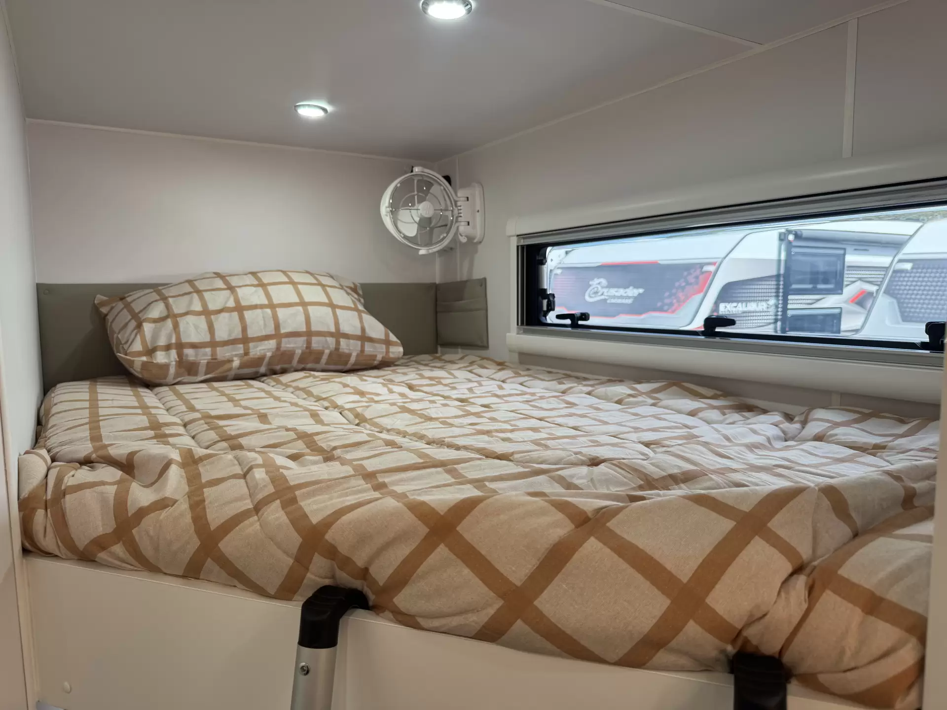 ExplorXX Tourer 19.6 Wide Bunk