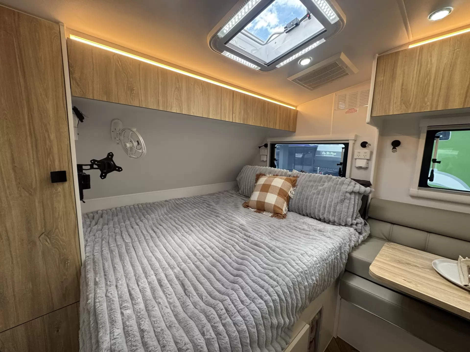 ExplorXX Tourer 19.6 Wide Bunk