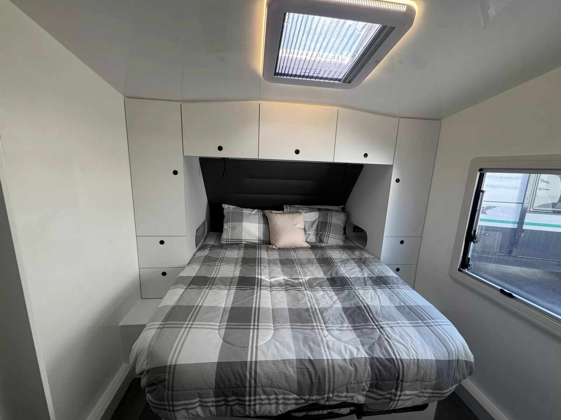 21 Series Family Tourline Caravan