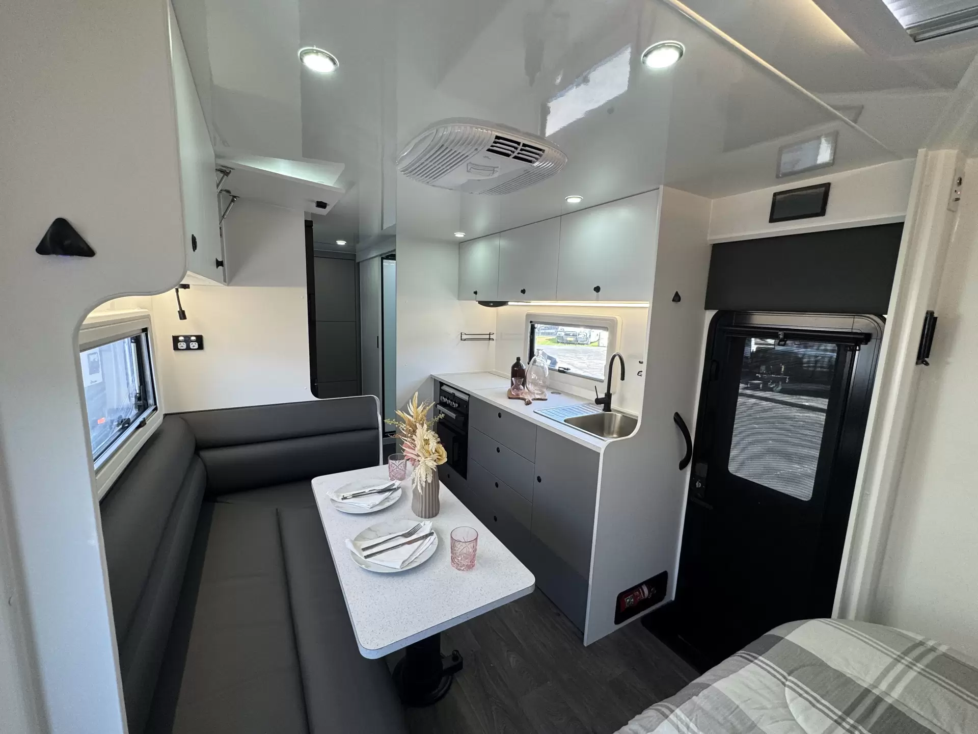 21 Series Family Tourline Caravan