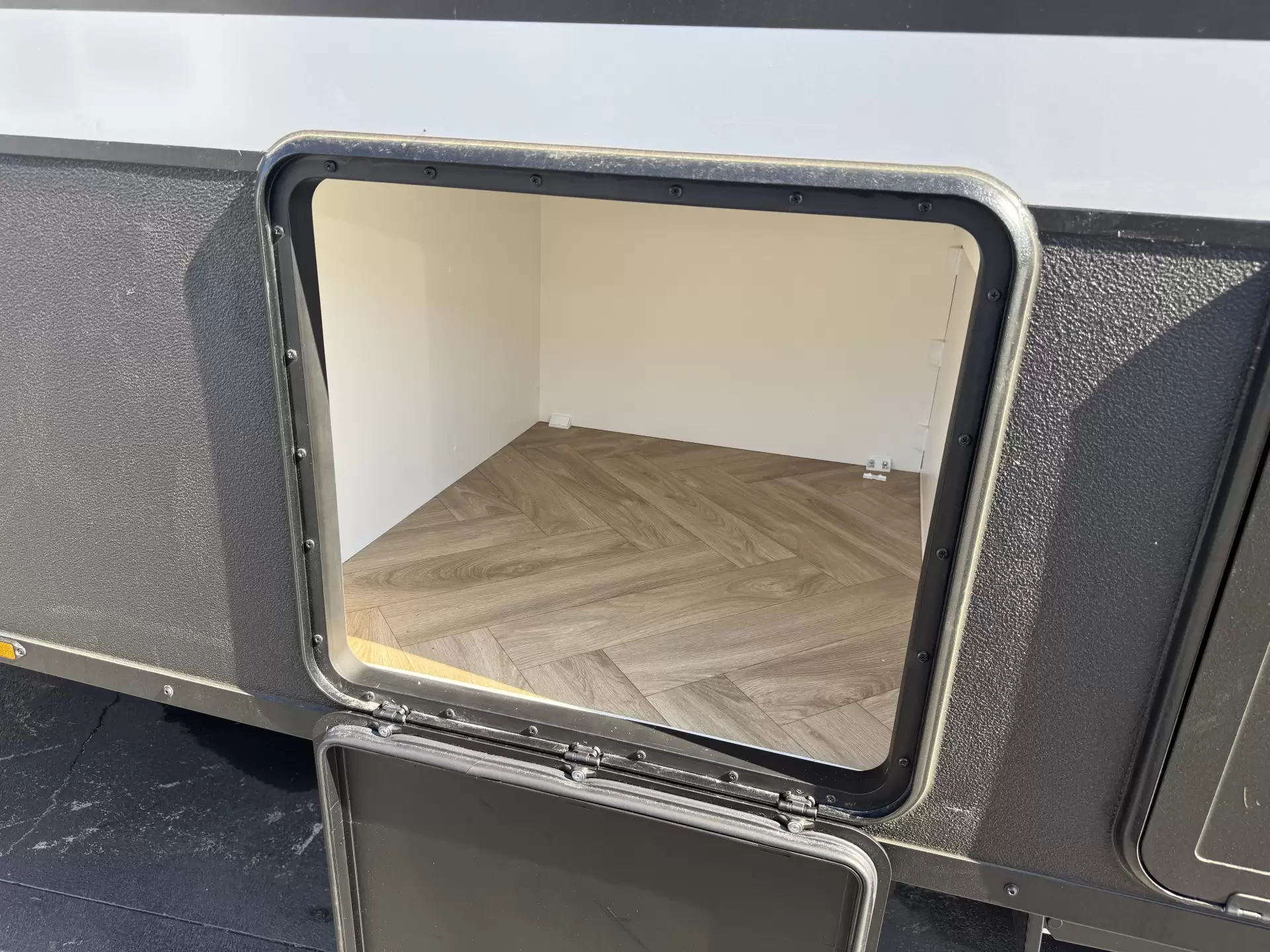 S3 21'6 East West Rear Bunk (216EWRD/T)