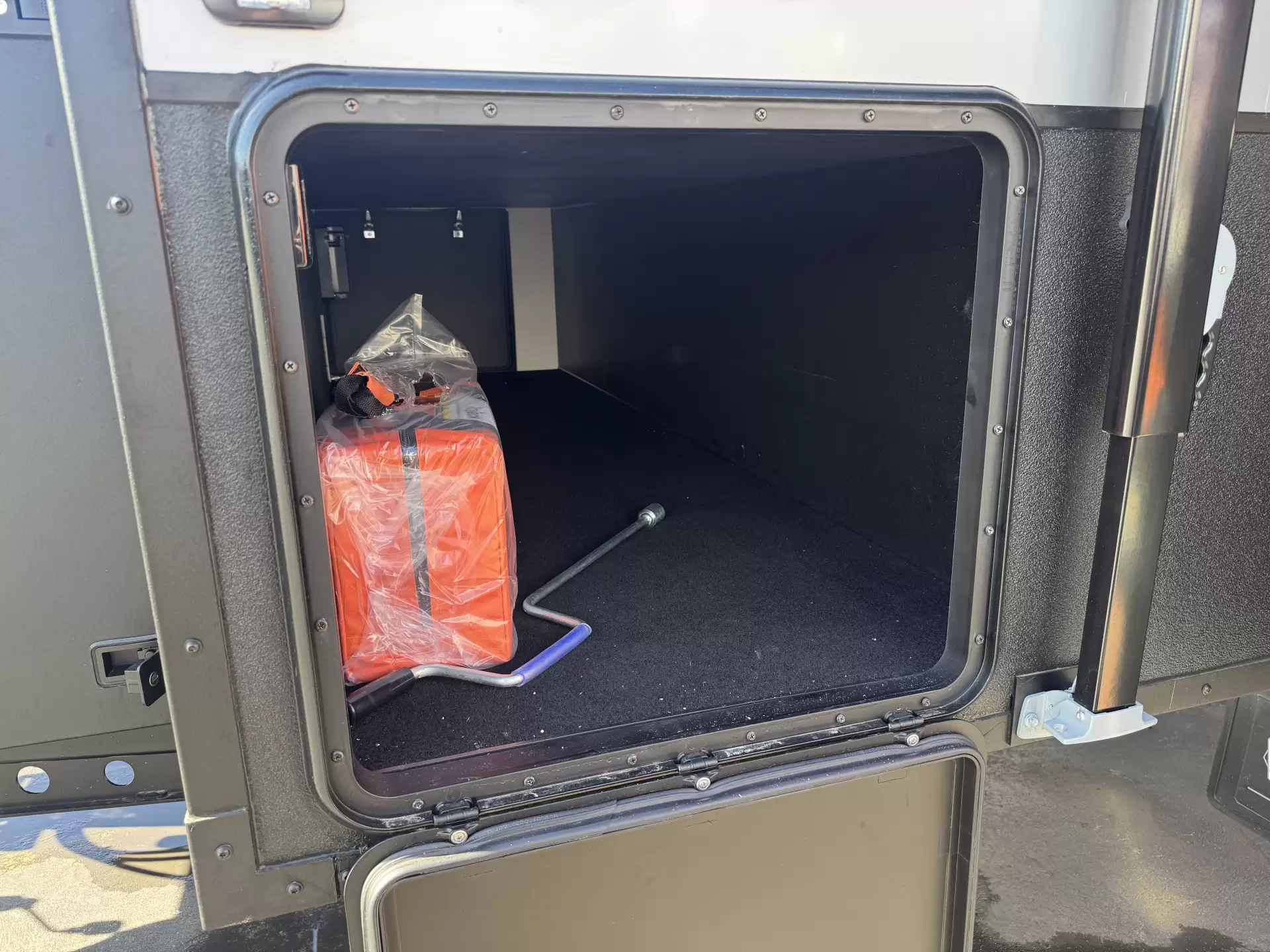 S3 21'6 East West Rear Bunk (216EWRD/T)
