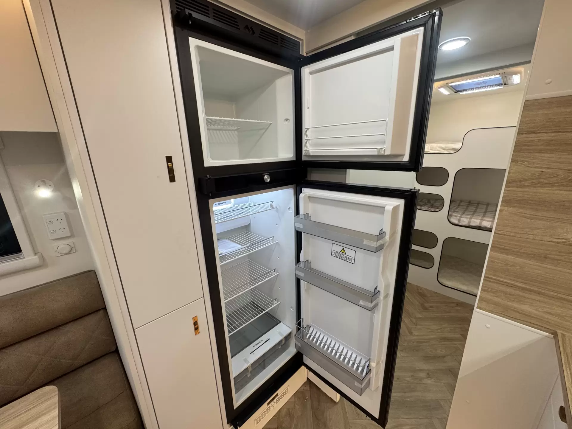 S3 21'6 East West Rear Bunk (216EWRD/T)