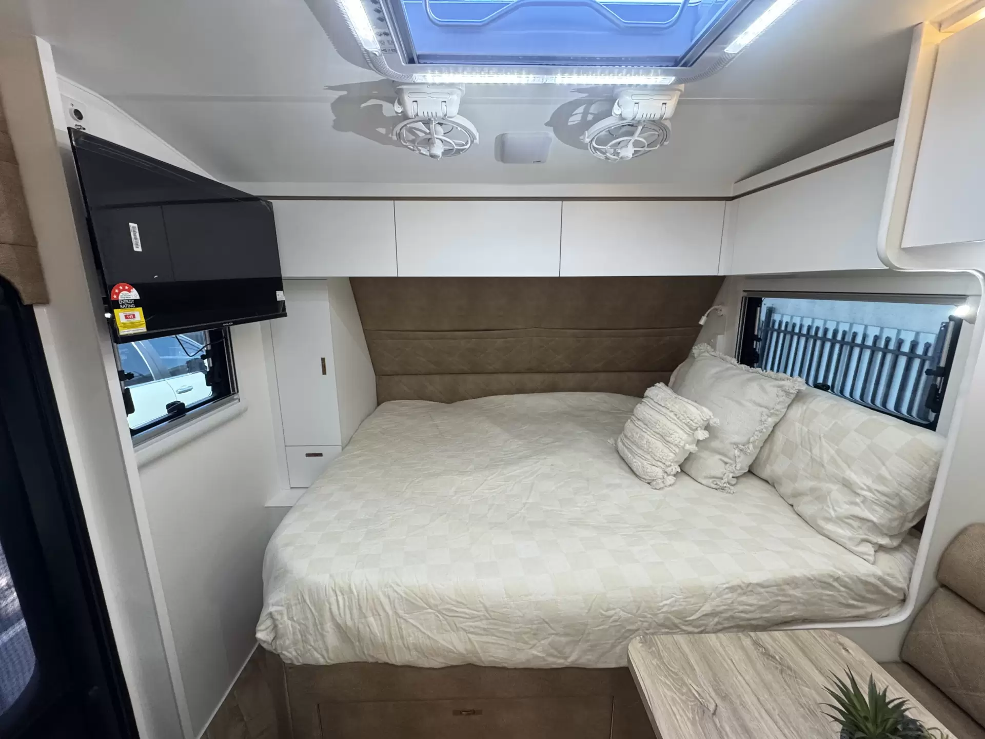 S3 21'6 East West Rear Bunk (216EWRD/T)