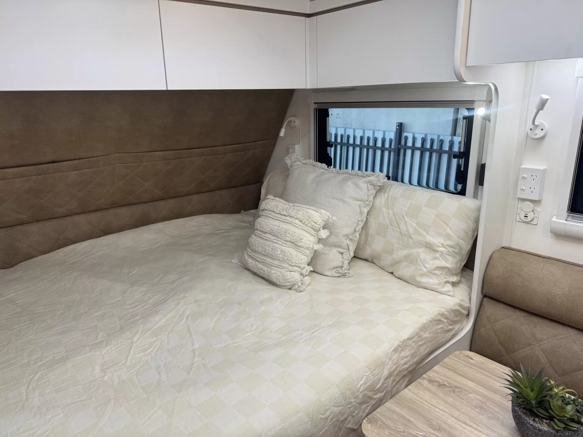 S3 21'6 East West Rear Bunk (216EWRD/T)