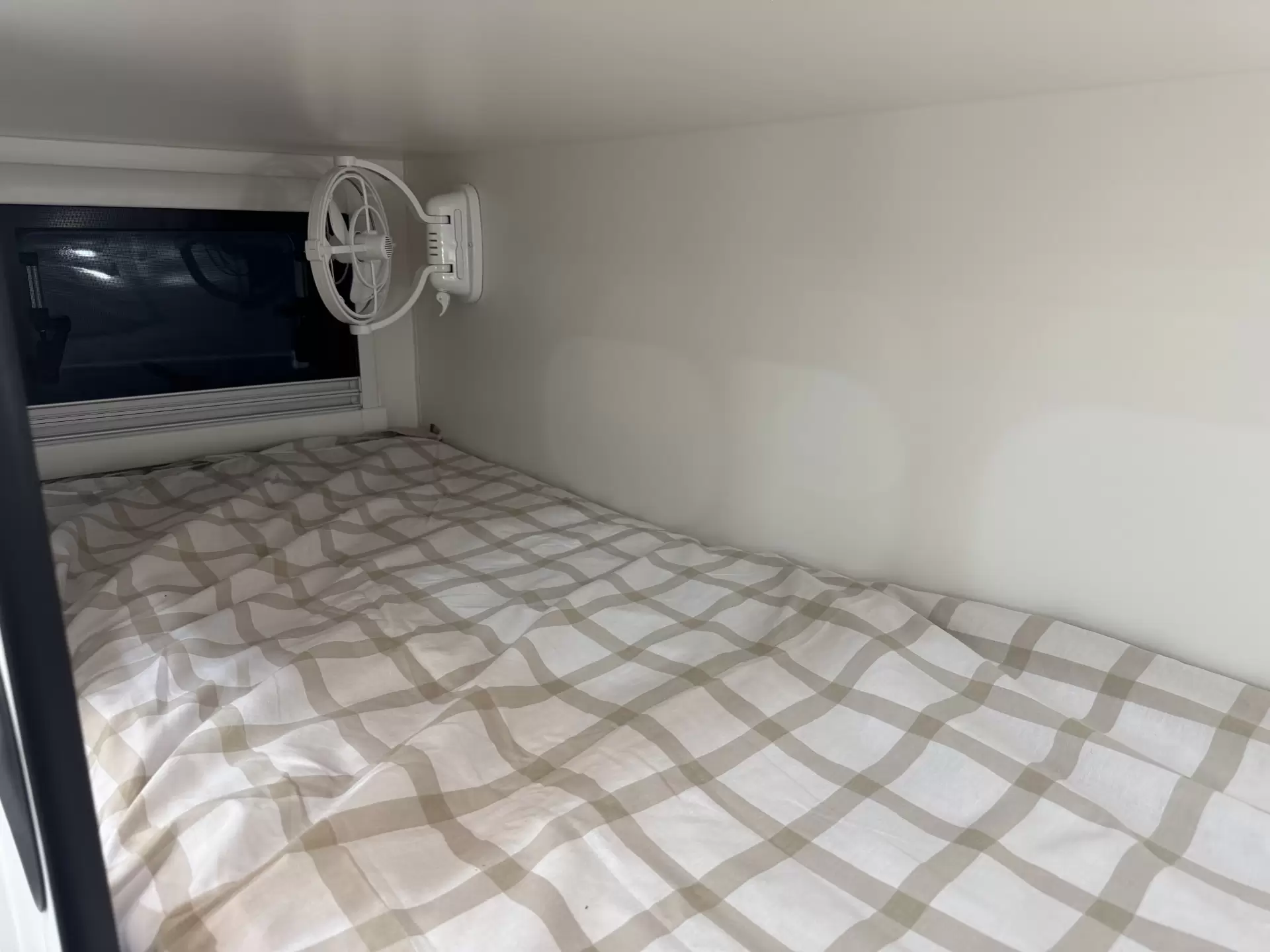 S3 21'6 East West Rear Bunk (216EWRD/T)