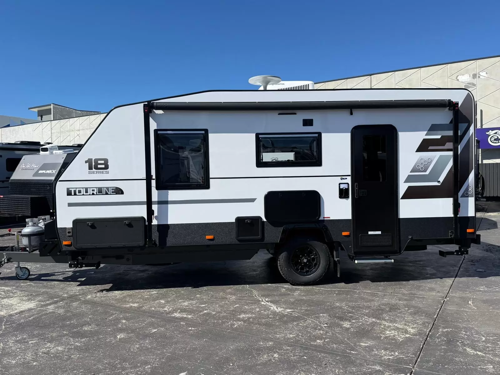18 Series Tourline Caravan
