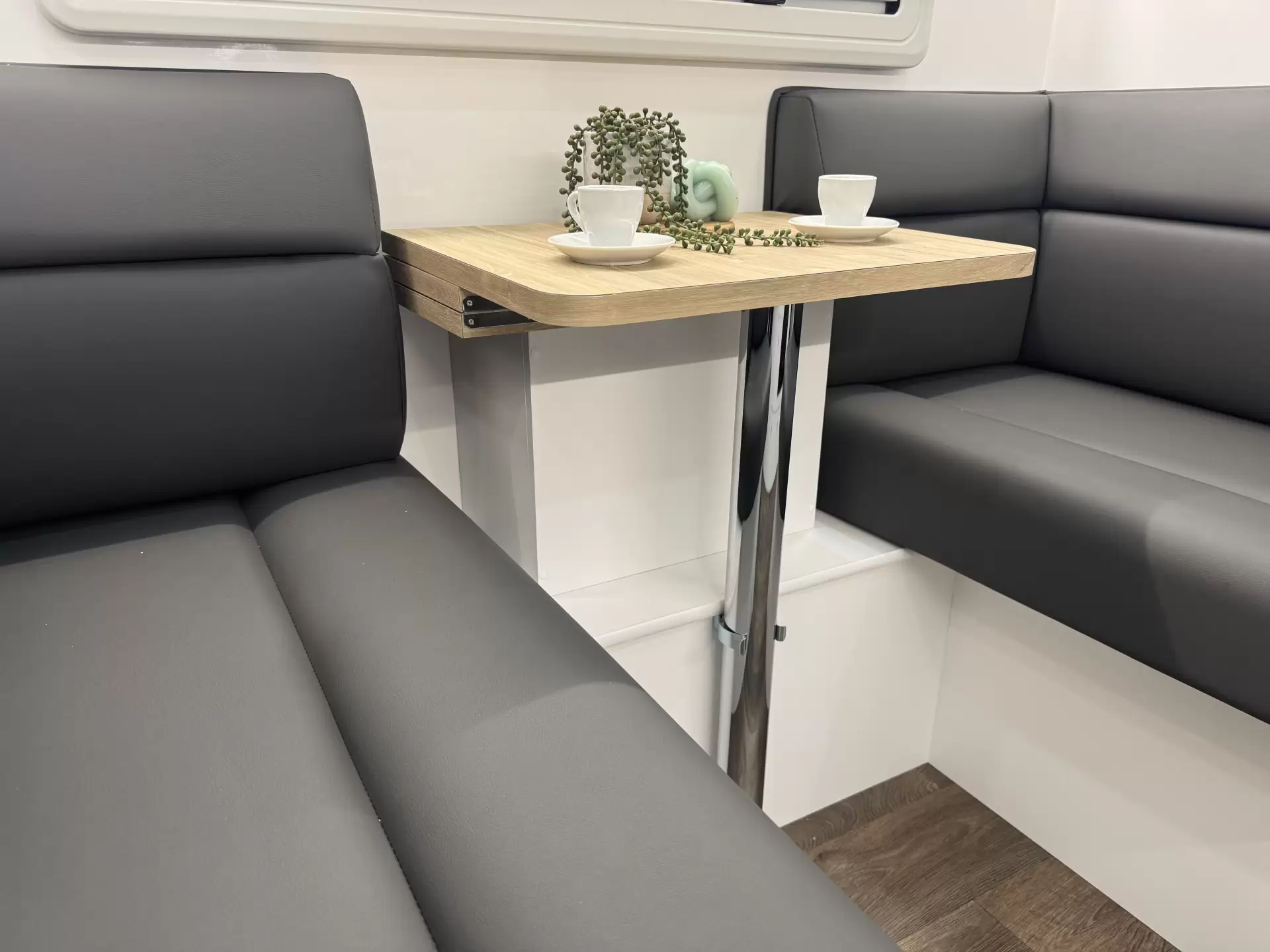 18 Series Tourline Caravan