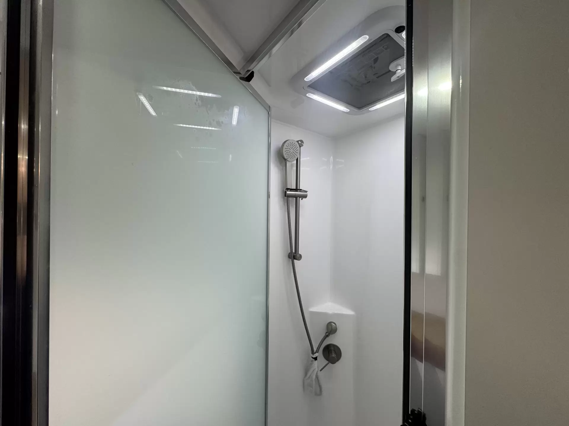 18 Series Tourline Caravan
