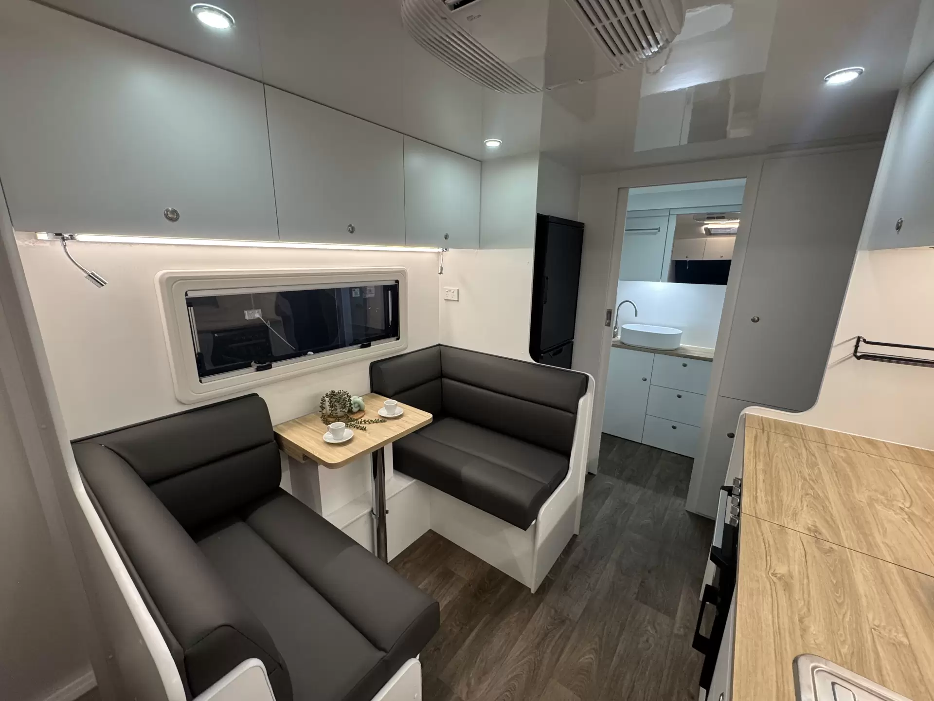 18 Series Tourline Caravan