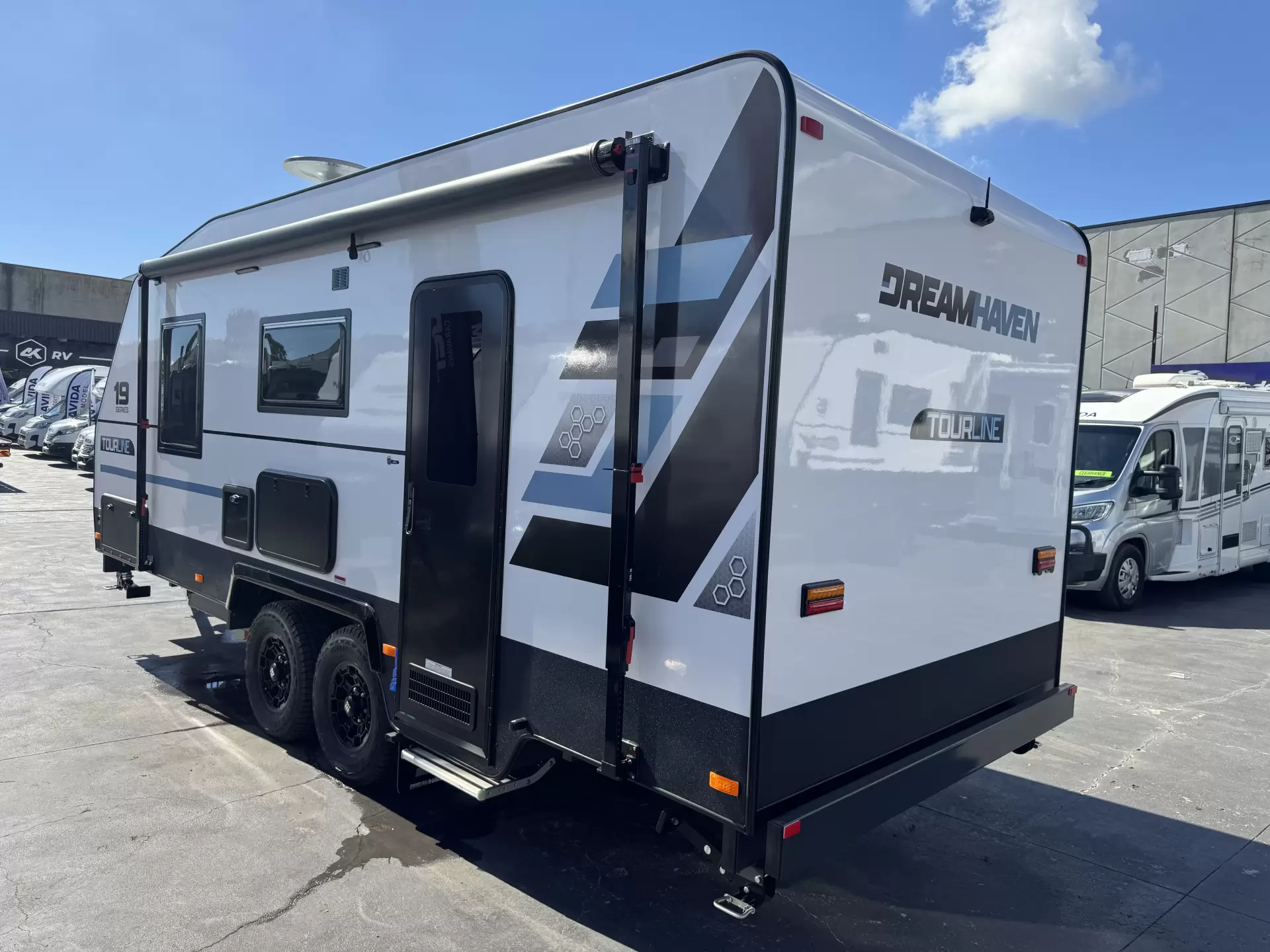 19 Series Tourline Caravan