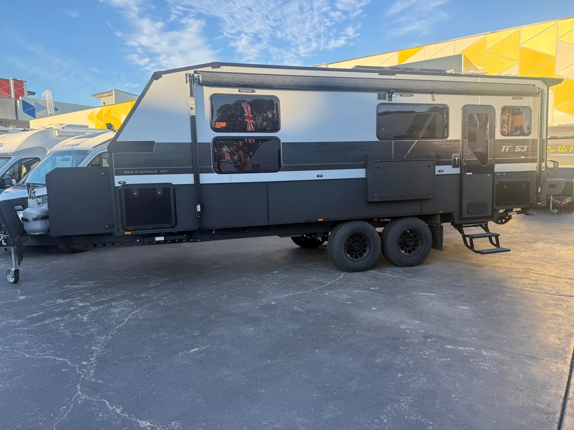 22Ft Rear Club Lounge