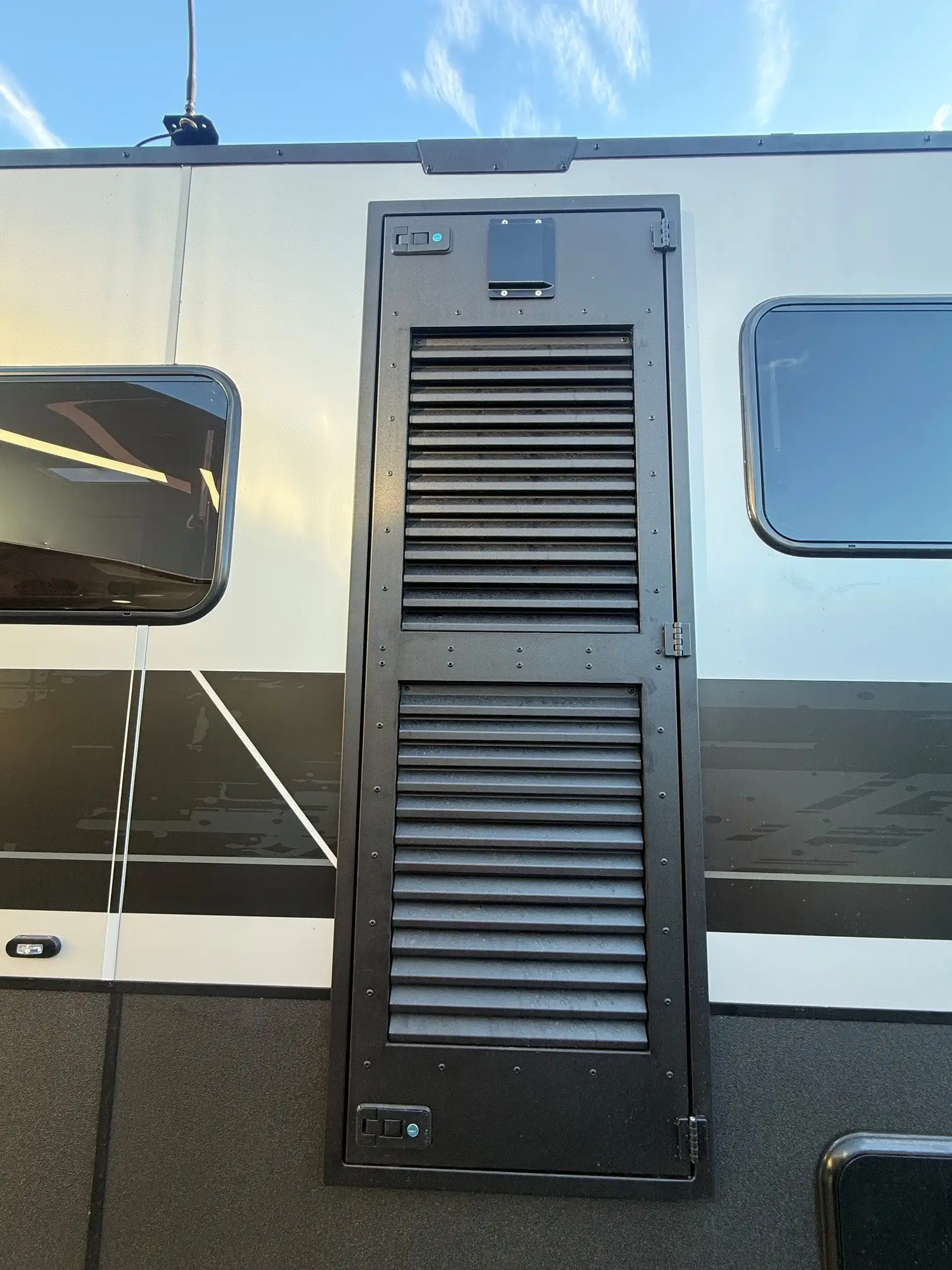 22Ft Rear Club Lounge