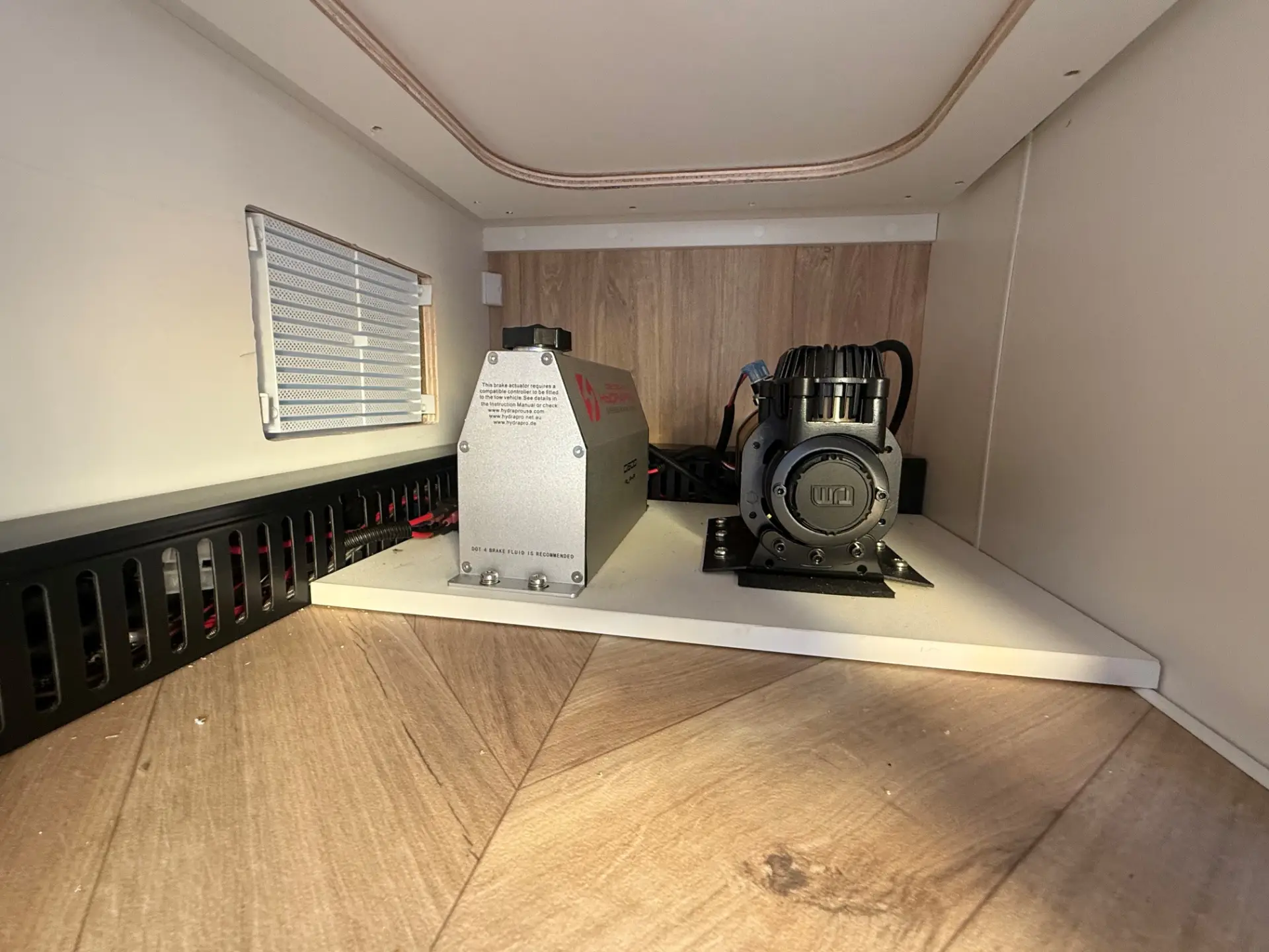 22Ft Rear Club Lounge