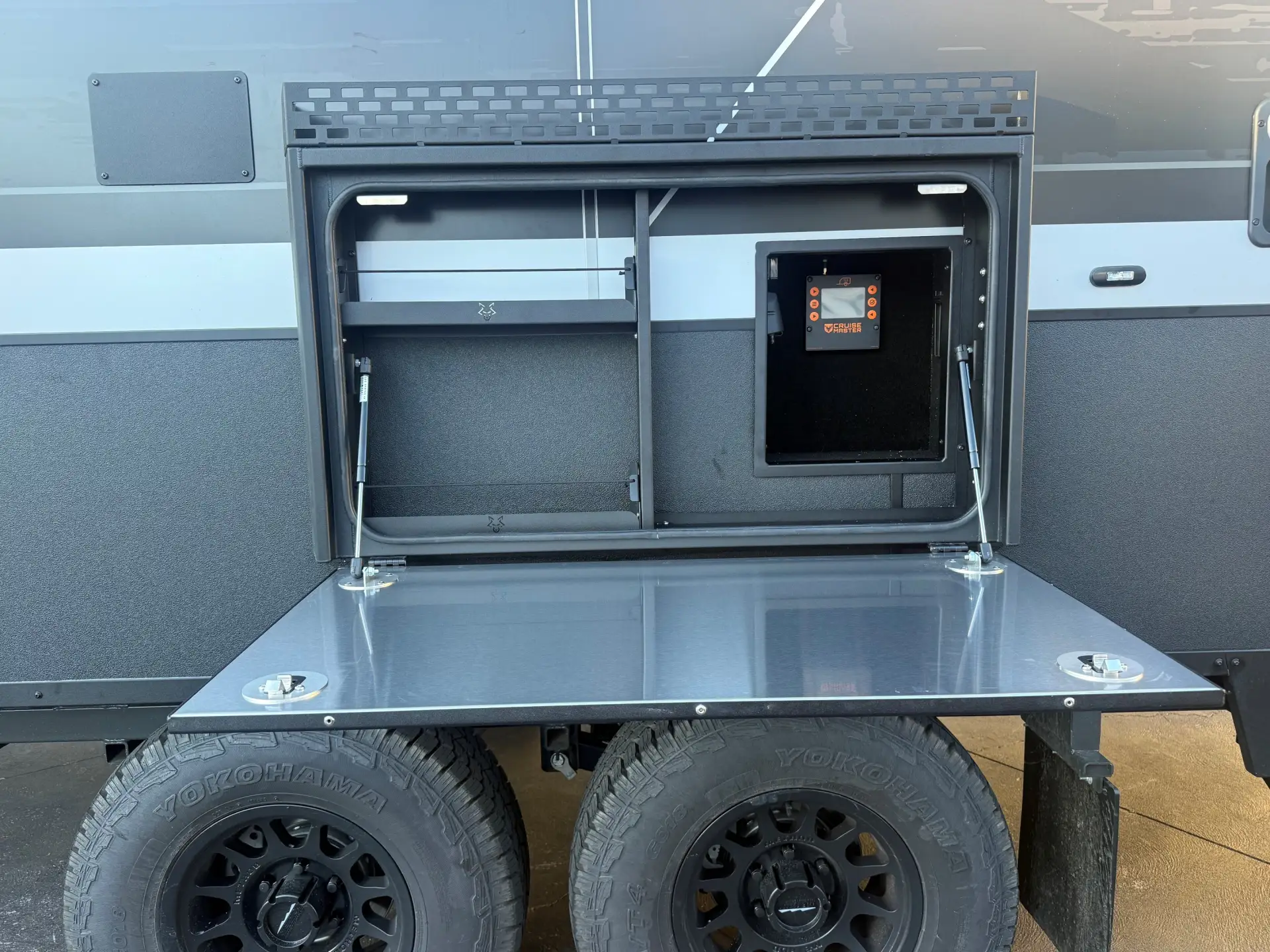 22Ft Rear Club Lounge