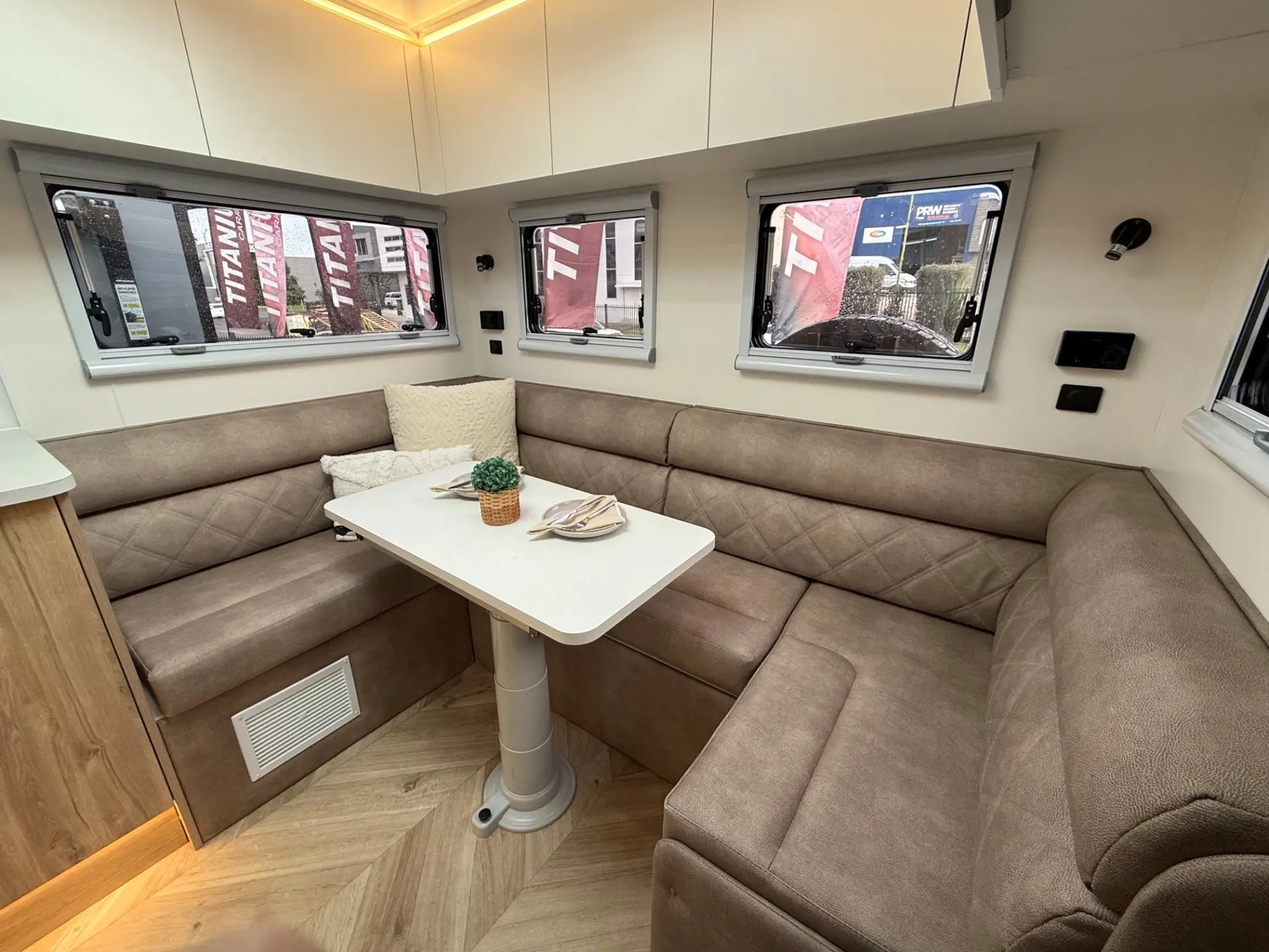 22Ft Rear Club Lounge